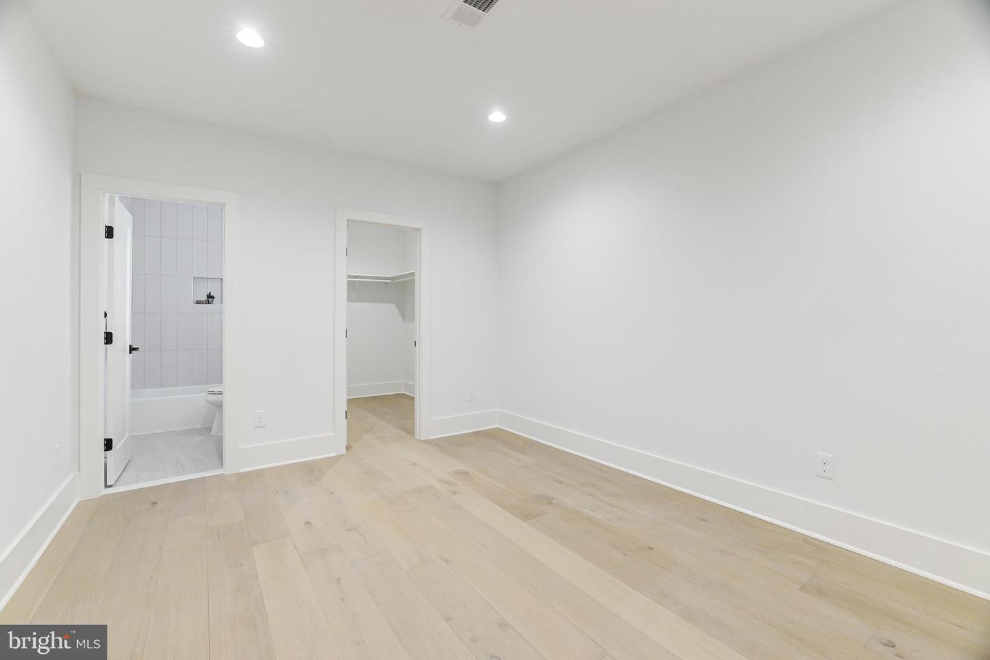 3504 LAKE ST, FALLS CHURCH, Virginia 22041, 5 Bedrooms Bedrooms, ,5 BathroomsBathrooms,Residential,For sale,3504 LAKE ST,VAFX2235558 MLS # VAFX2235558