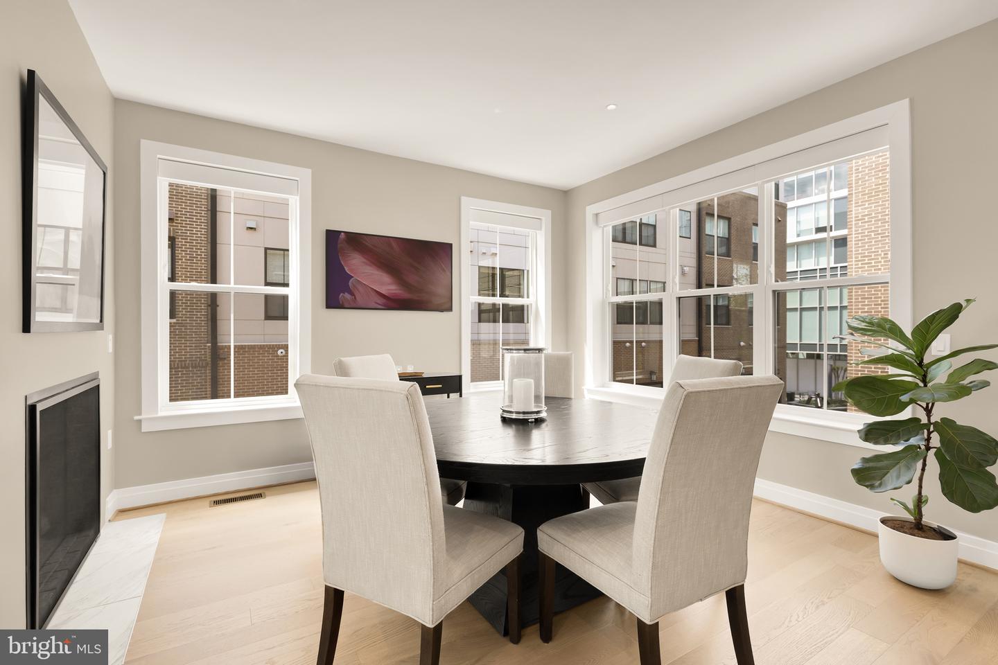 215 MONTGOMERY ST, ALEXANDRIA, Virginia 22314, 3 Bedrooms Bedrooms, ,3 BathroomsBathrooms,Residential,For sale,215 MONTGOMERY ST,VAAX2045048 MLS # VAAX2045048