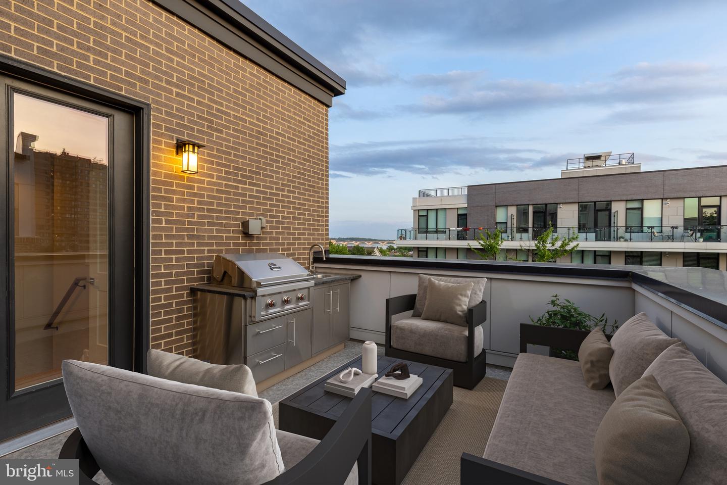 215 MONTGOMERY ST, ALEXANDRIA, Virginia 22314, 3 Bedrooms Bedrooms, ,3 BathroomsBathrooms,Residential,For sale,215 MONTGOMERY ST,VAAX2045048 MLS # VAAX2045048
