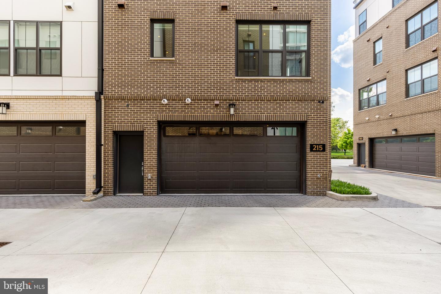 215 MONTGOMERY ST, ALEXANDRIA, Virginia 22314, 3 Bedrooms Bedrooms, ,3 BathroomsBathrooms,Residential,For sale,215 MONTGOMERY ST,VAAX2045048 MLS # VAAX2045048