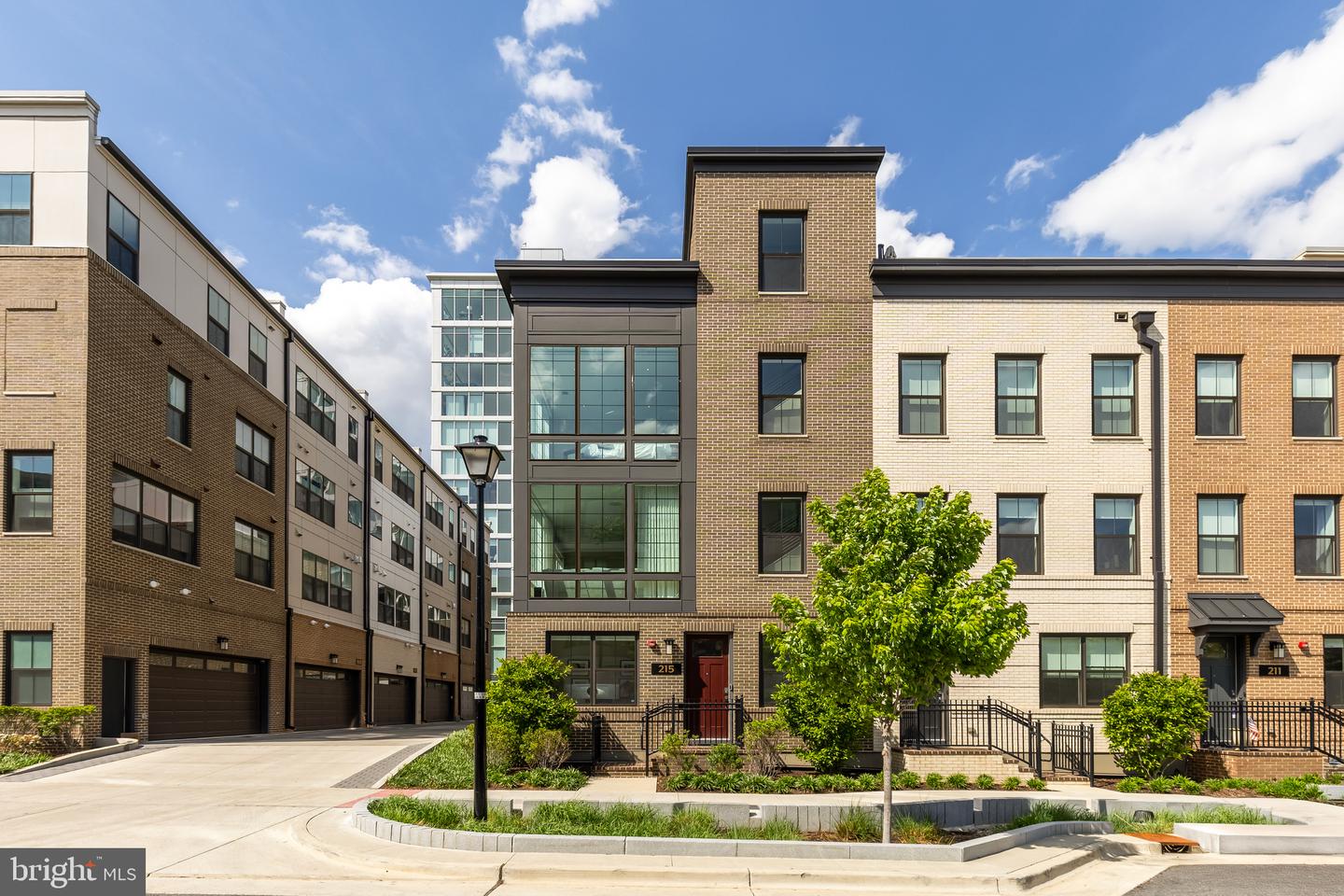 215 MONTGOMERY ST, ALEXANDRIA, Virginia 22314, 3 Bedrooms Bedrooms, ,3 BathroomsBathrooms,Residential,For sale,215 MONTGOMERY ST,VAAX2045048 MLS # VAAX2045048