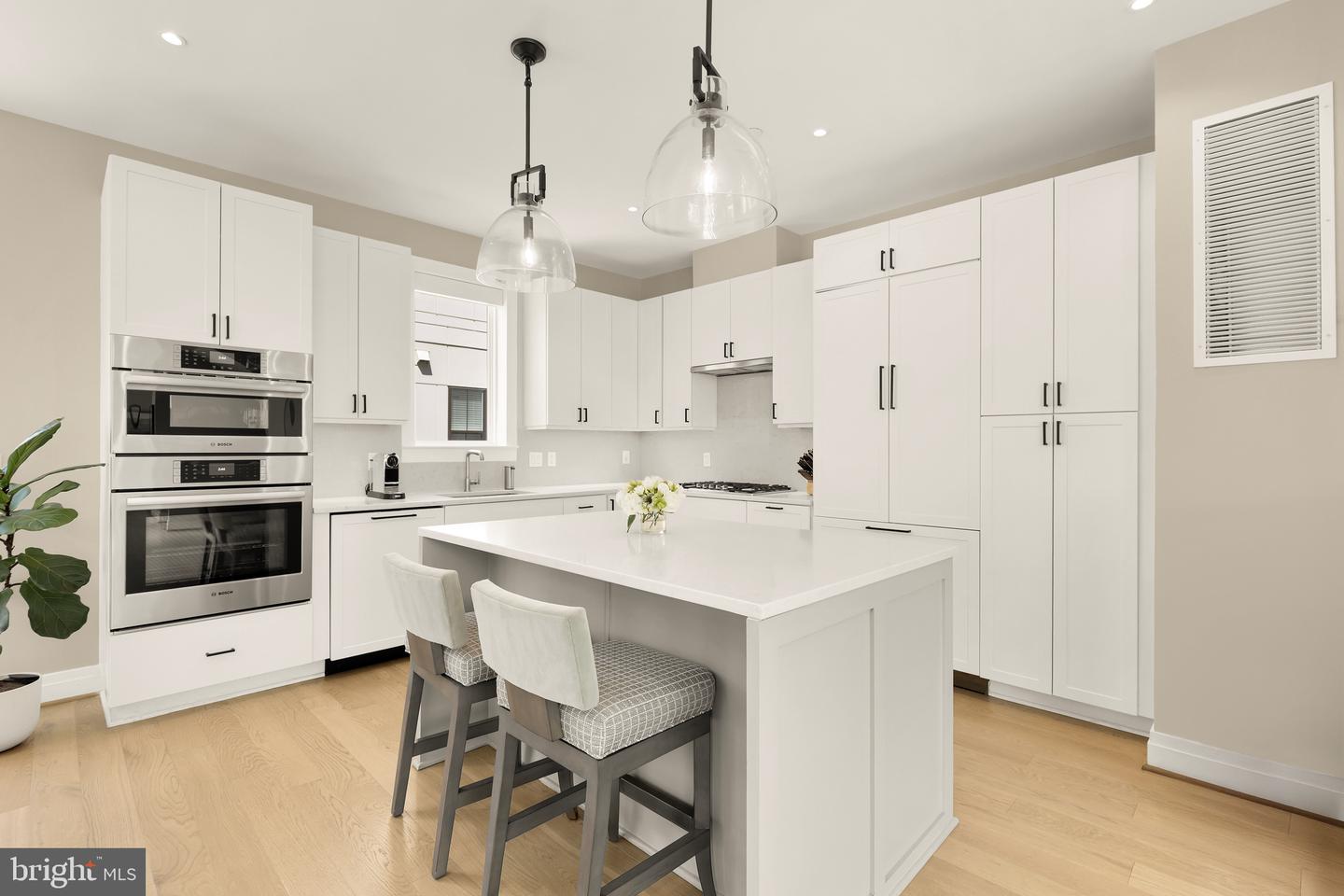 215 MONTGOMERY ST, ALEXANDRIA, Virginia 22314, 3 Bedrooms Bedrooms, ,3 BathroomsBathrooms,Residential,For sale,215 MONTGOMERY ST,VAAX2045048 MLS # VAAX2045048