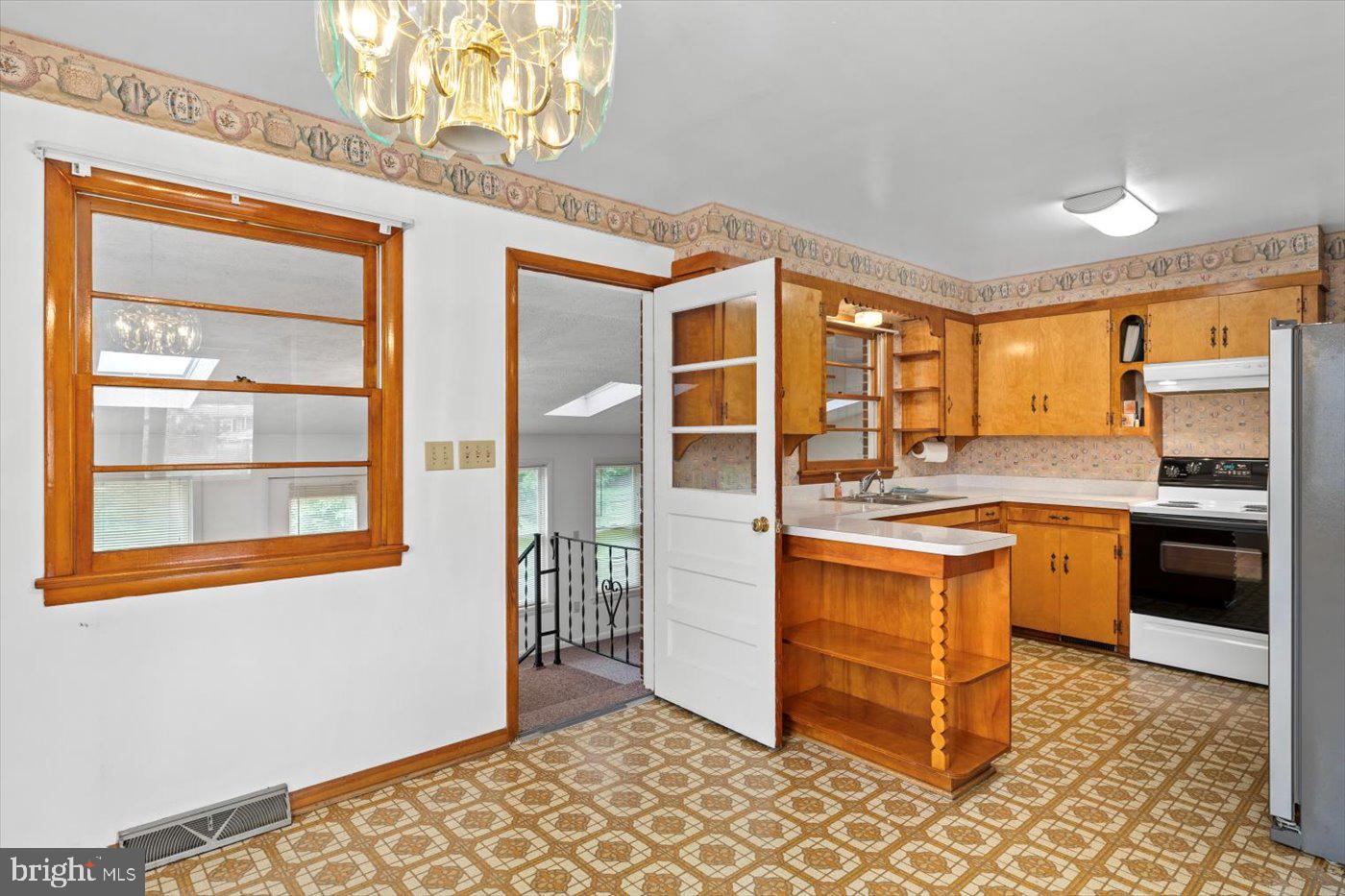 5524 HICKORY RIDGE RD, SPOTSYLVANIA, Virginia 22551, 4 Bedrooms Bedrooms, ,2 BathroomsBathrooms,Residential,For sale,5524 HICKORY RIDGE RD,VASP2033006 MLS # VASP2033006