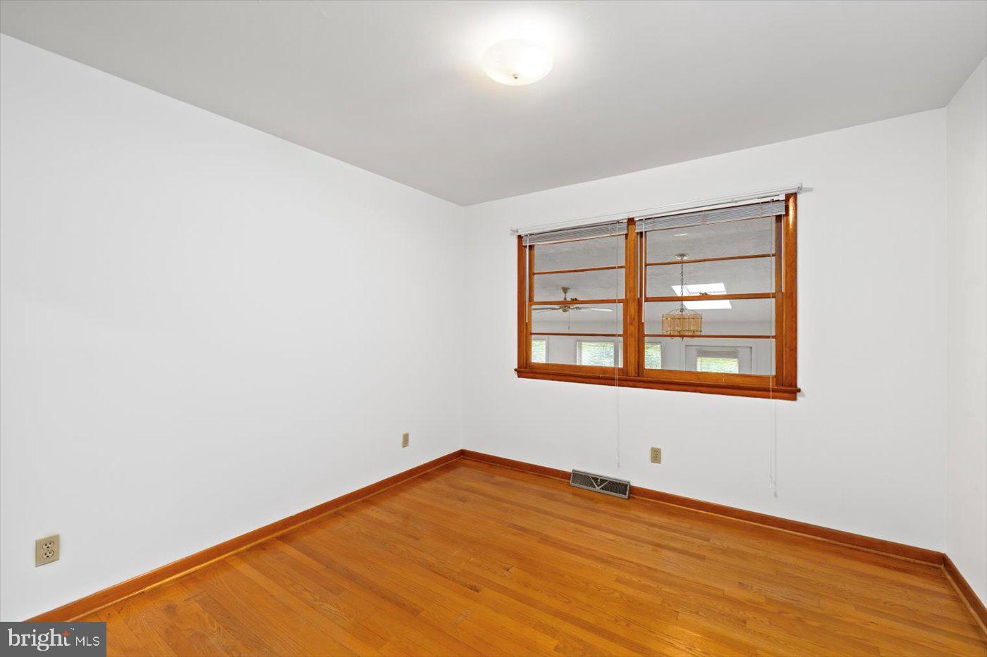 5524 HICKORY RIDGE RD, SPOTSYLVANIA, Virginia 22551, 4 Bedrooms Bedrooms, ,2 BathroomsBathrooms,Residential,For sale,5524 HICKORY RIDGE RD,VASP2033006 MLS # VASP2033006