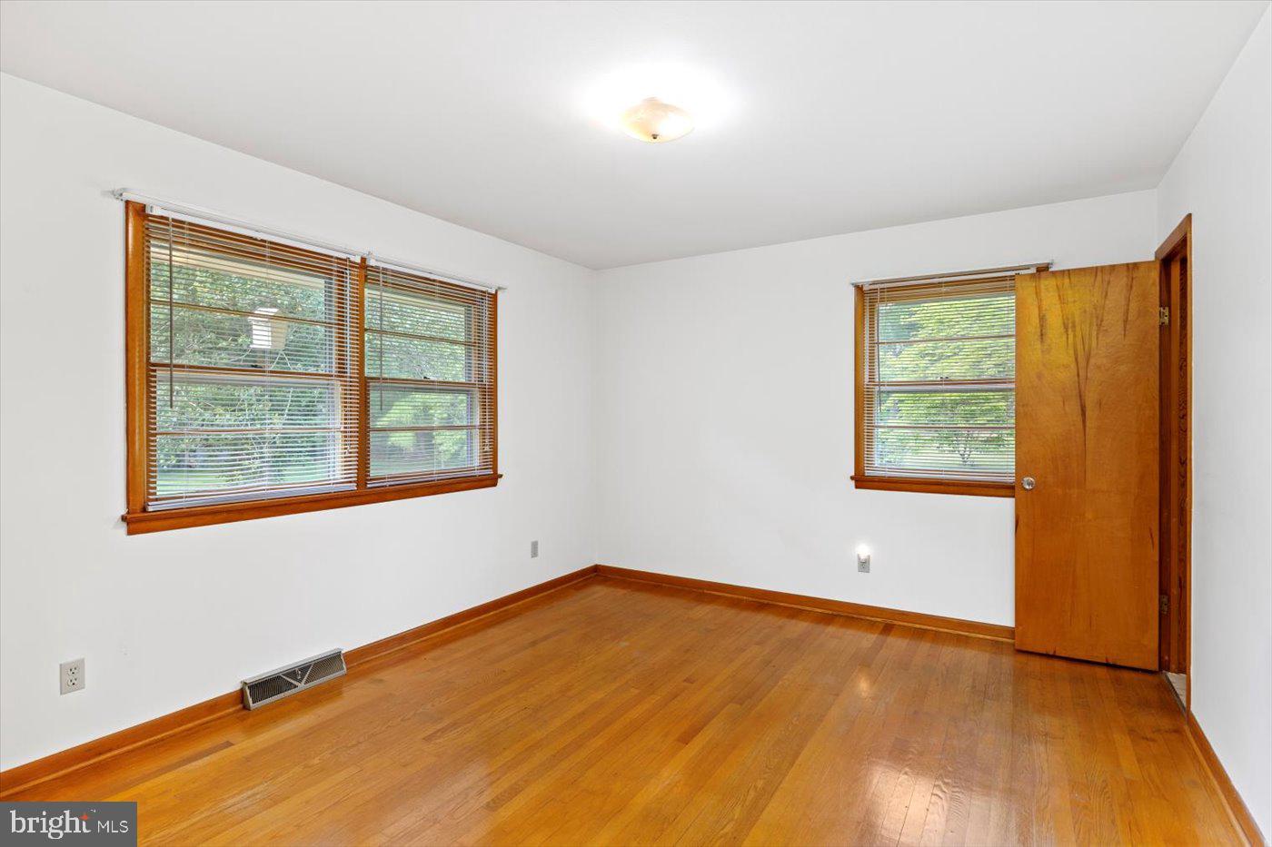 5524 HICKORY RIDGE RD, SPOTSYLVANIA, Virginia 22551, 4 Bedrooms Bedrooms, ,2 BathroomsBathrooms,Residential,For sale,5524 HICKORY RIDGE RD,VASP2033006 MLS # VASP2033006