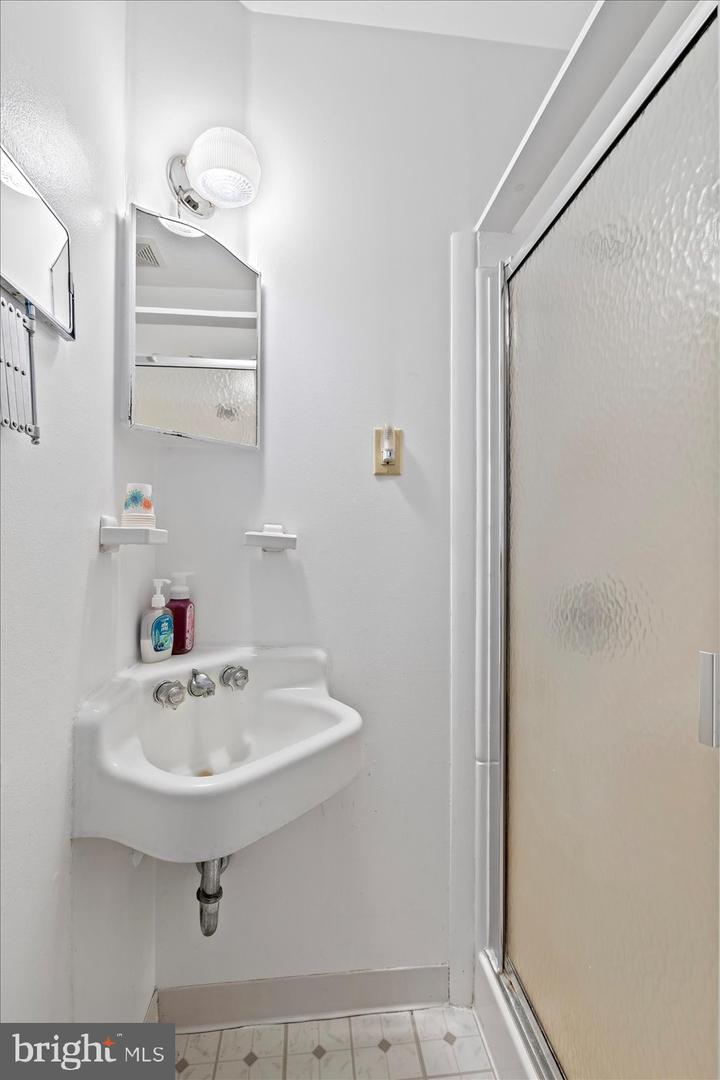 5524 HICKORY RIDGE RD, SPOTSYLVANIA, Virginia 22551, 4 Bedrooms Bedrooms, ,2 BathroomsBathrooms,Residential,For sale,5524 HICKORY RIDGE RD,VASP2033006 MLS # VASP2033006