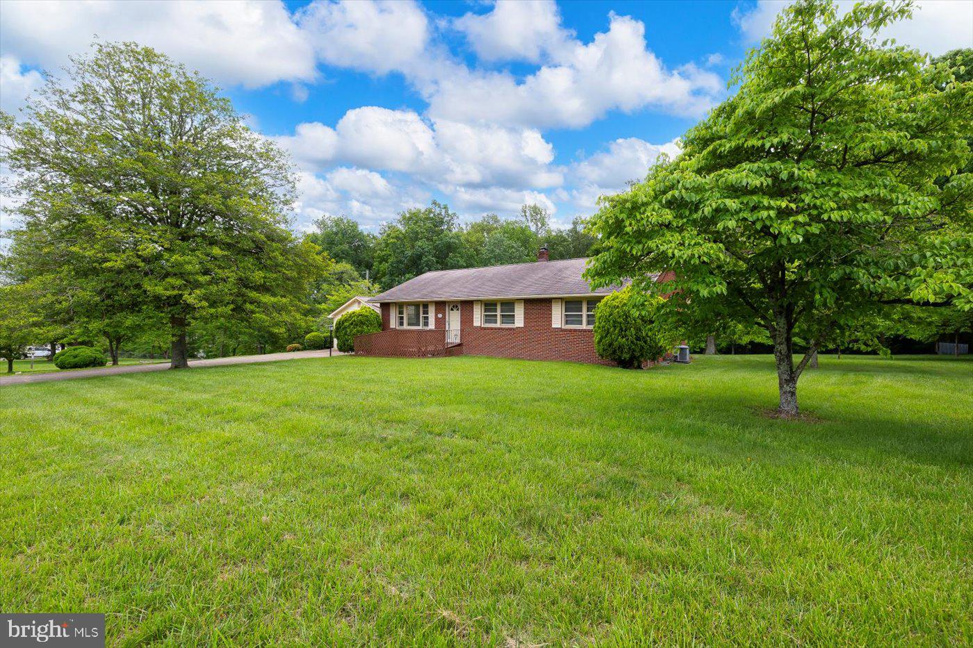5524 HICKORY RIDGE RD, SPOTSYLVANIA, Virginia 22551, 4 Bedrooms Bedrooms, ,2 BathroomsBathrooms,Residential,For sale,5524 HICKORY RIDGE RD,VASP2033006 MLS # VASP2033006