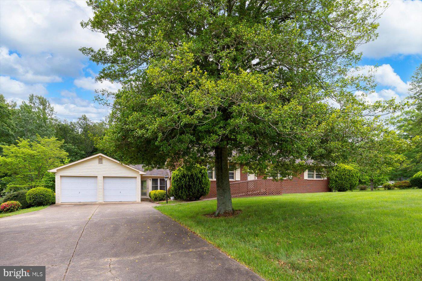 5524 HICKORY RIDGE RD, SPOTSYLVANIA, Virginia 22551, 4 Bedrooms Bedrooms, ,2 BathroomsBathrooms,Residential,For sale,5524 HICKORY RIDGE RD,VASP2033006 MLS # VASP2033006