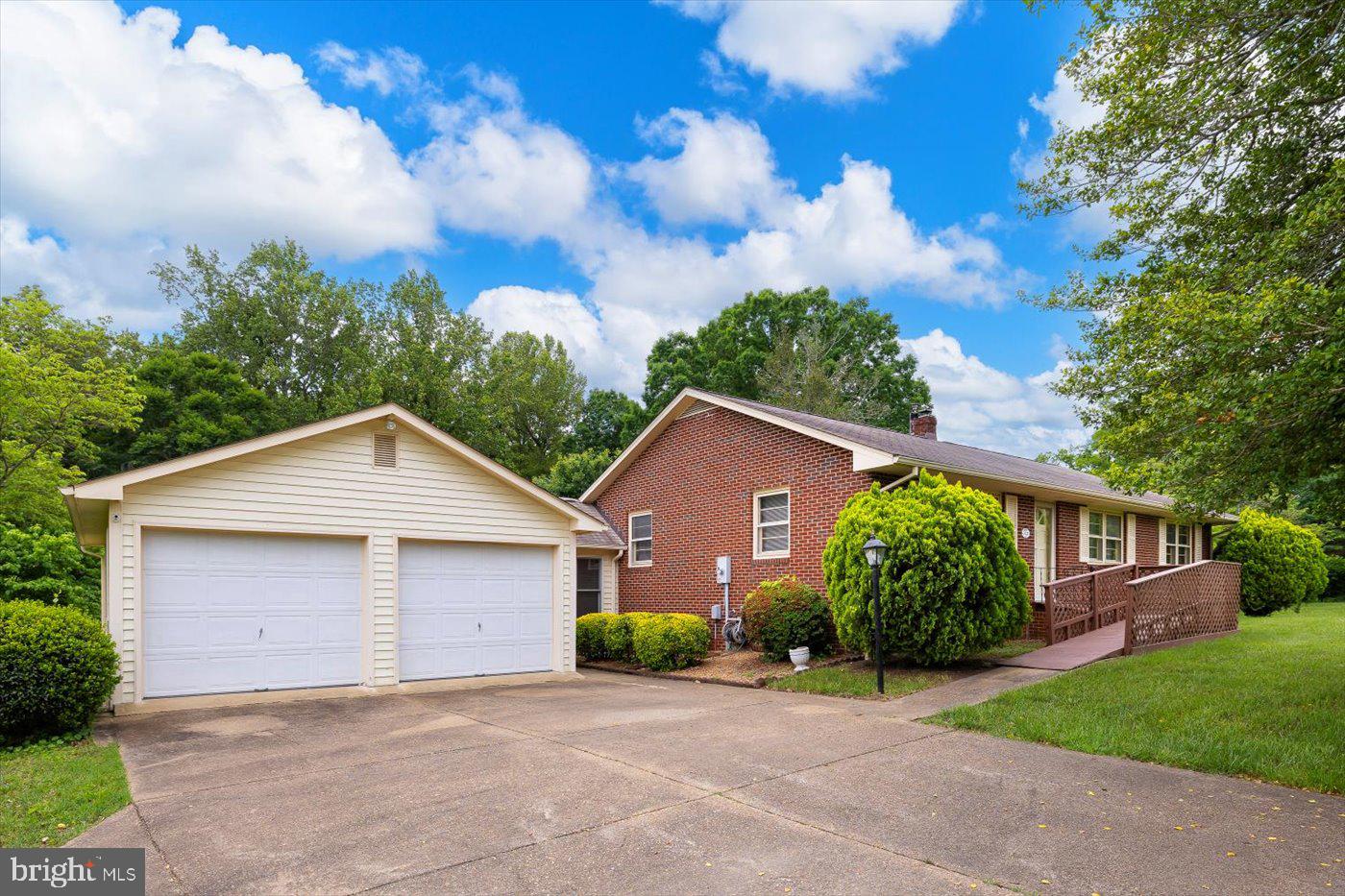 5524 HICKORY RIDGE RD, SPOTSYLVANIA, Virginia 22551, 4 Bedrooms Bedrooms, ,2 BathroomsBathrooms,Residential,For sale,5524 HICKORY RIDGE RD,VASP2033006 MLS # VASP2033006