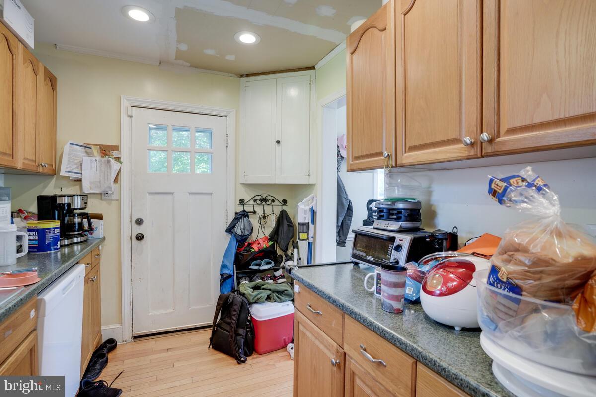 6119 11TH ST N, ARLINGTON, Virginia 22205, 2 Bedrooms Bedrooms, ,2 BathroomsBathrooms,Residential,For sale,6119 11TH ST N,VAAR2057450 MLS # VAAR2057450