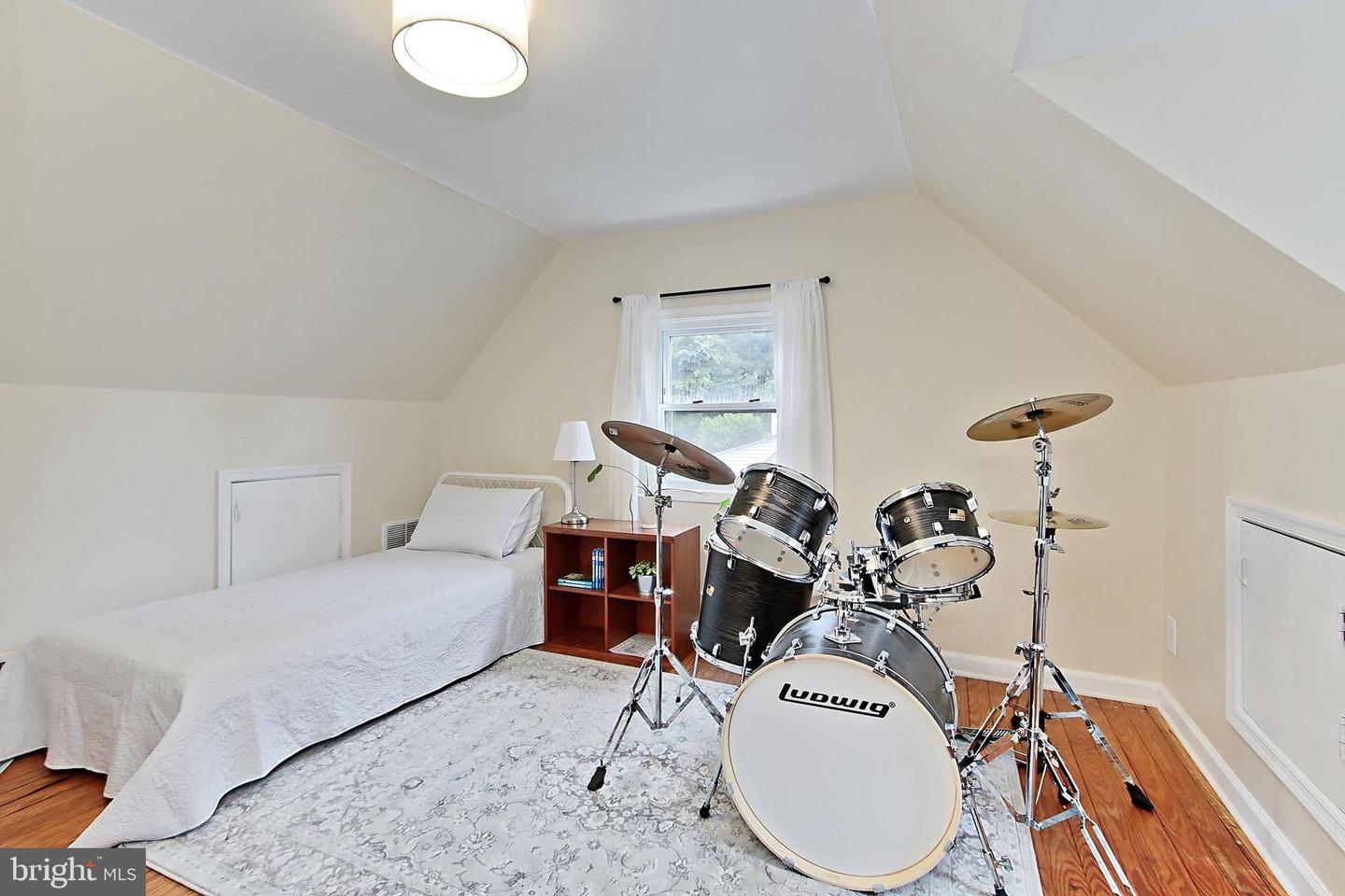 503 RANDOLPH ST, FALLS CHURCH, Virginia 22046, 4 Bedrooms Bedrooms, ,2 BathroomsBathrooms,Residential,For sale,503 RANDOLPH ST,VAFA2003000 MLS # VAFA2003000