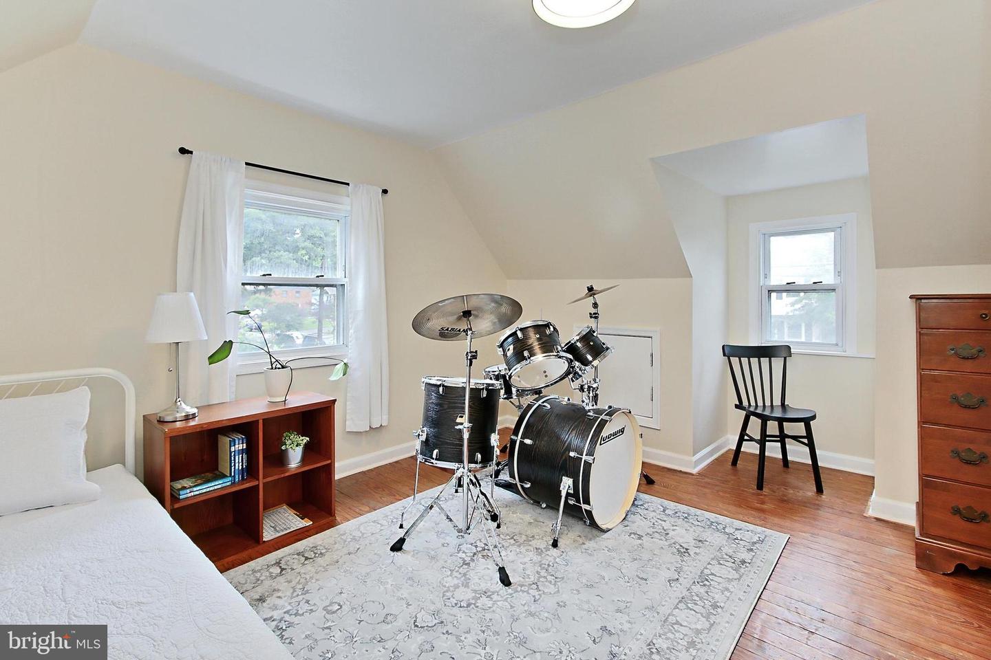 503 RANDOLPH ST, FALLS CHURCH, Virginia 22046, 4 Bedrooms Bedrooms, ,2 BathroomsBathrooms,Residential,For sale,503 RANDOLPH ST,VAFA2003000 MLS # VAFA2003000