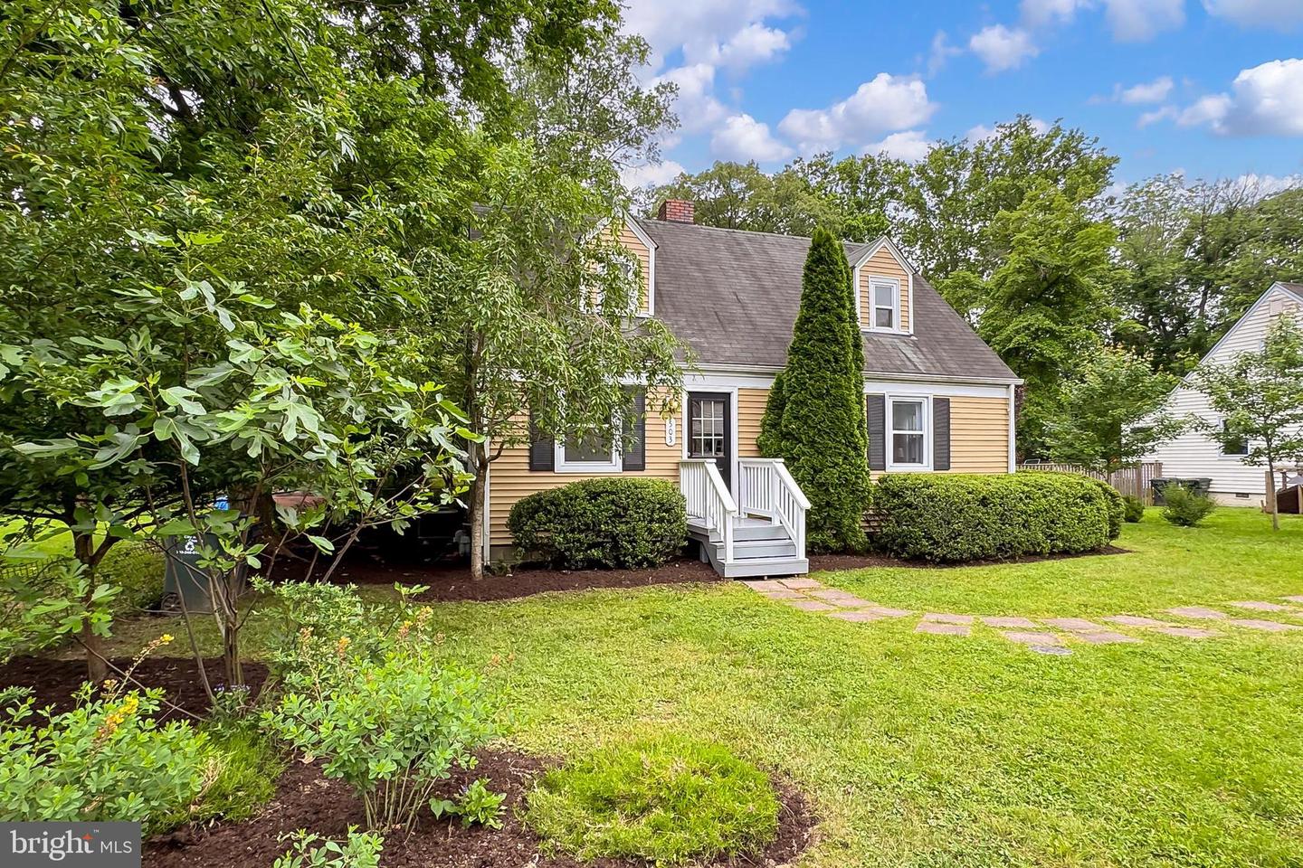503 RANDOLPH ST, FALLS CHURCH, Virginia 22046, 4 Bedrooms Bedrooms, ,2 BathroomsBathrooms,Residential,For sale,503 RANDOLPH ST,VAFA2003000 MLS # VAFA2003000
