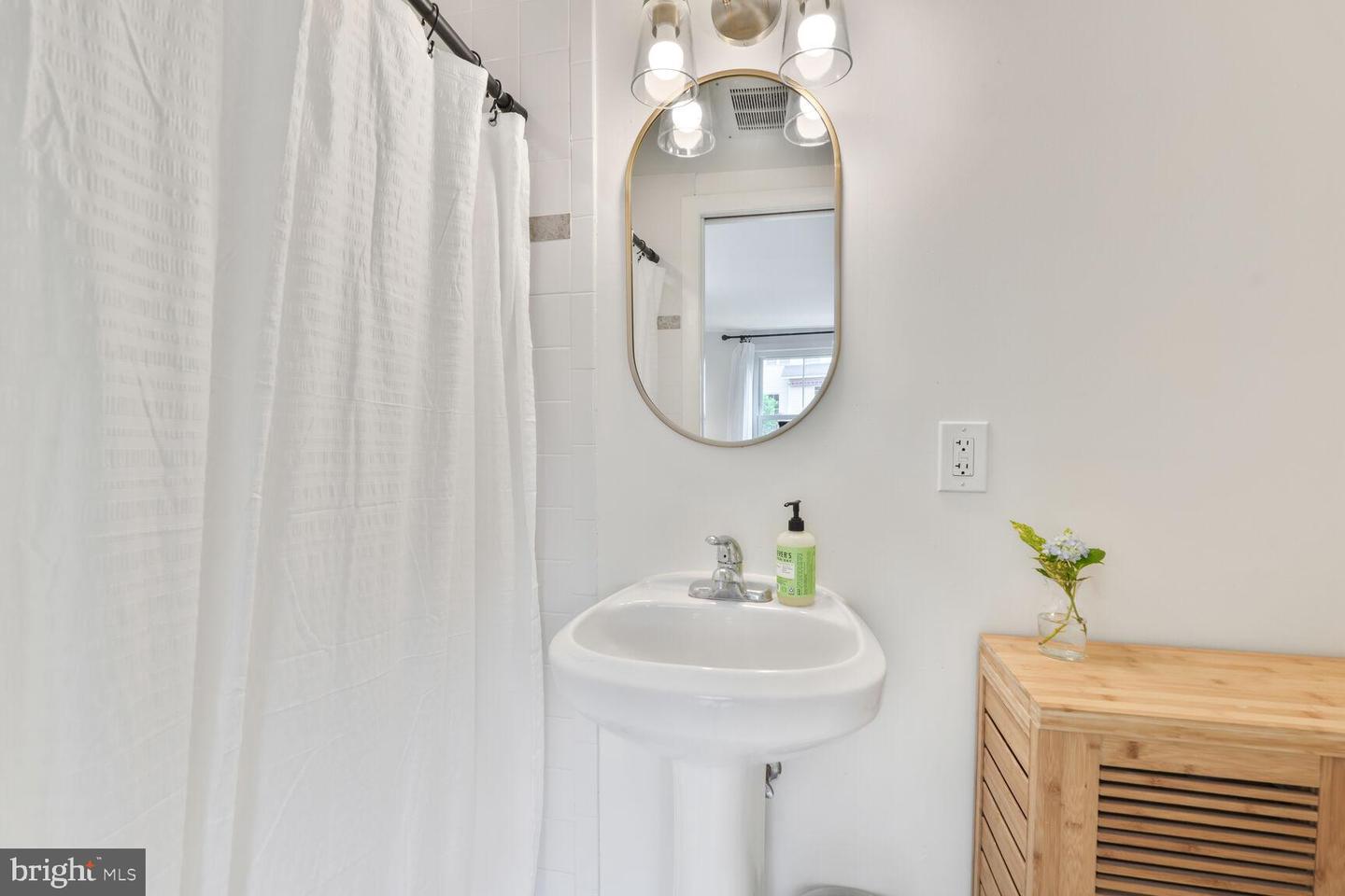 2901 N ROCHESTER ST, ARLINGTON, Virginia 22213, 4 Bedrooms Bedrooms, ,3 BathroomsBathrooms,Residential,For sale,2901 N ROCHESTER ST,VAAR2057472 MLS # VAAR2057472