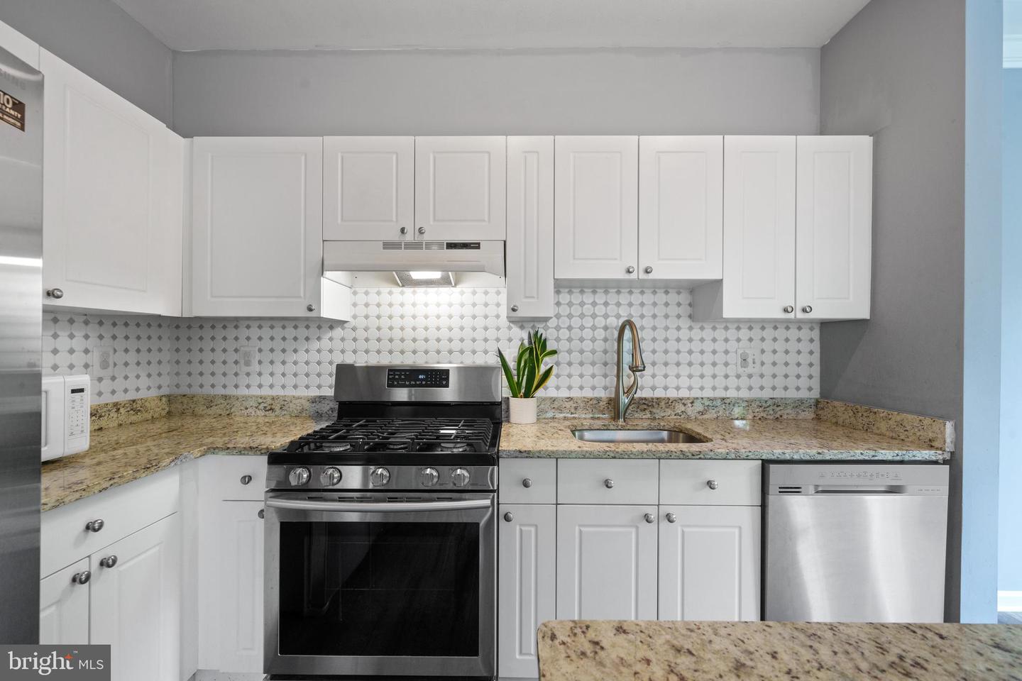 11365 ARISTOTLE DR #9-215, FAIRFAX, Virginia 22030, 2 Bedrooms Bedrooms, ,2 BathroomsBathrooms,Residential,For sale,11365 ARISTOTLE DR #9-215,VAFX2240954 MLS # VAFX2240954