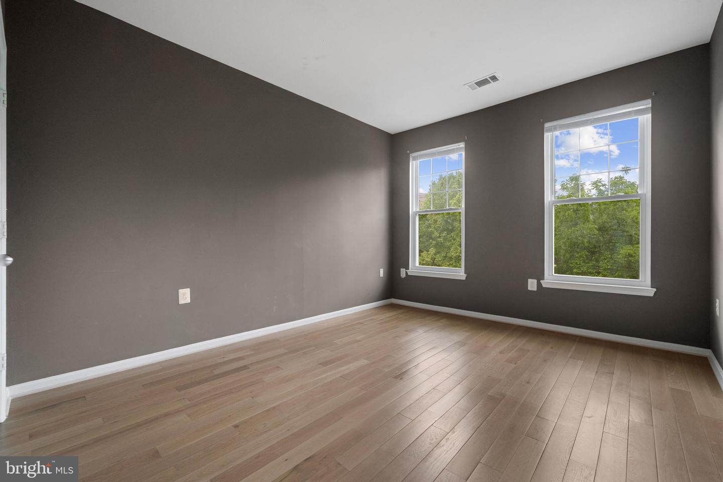 11365 ARISTOTLE DR #9-215, FAIRFAX, Virginia 22030, 2 Bedrooms Bedrooms, ,2 BathroomsBathrooms,Residential,For sale,11365 ARISTOTLE DR #9-215,VAFX2240954 MLS # VAFX2240954