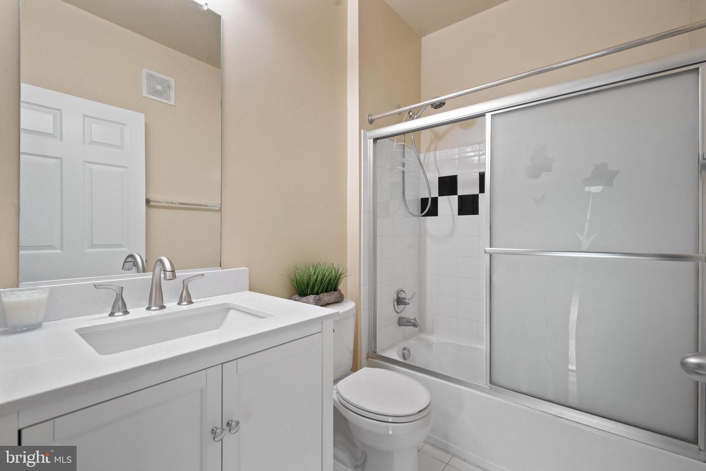 11365 ARISTOTLE DR #9-215, FAIRFAX, Virginia 22030, 2 Bedrooms Bedrooms, ,2 BathroomsBathrooms,Residential,For sale,11365 ARISTOTLE DR #9-215,VAFX2240954 MLS # VAFX2240954