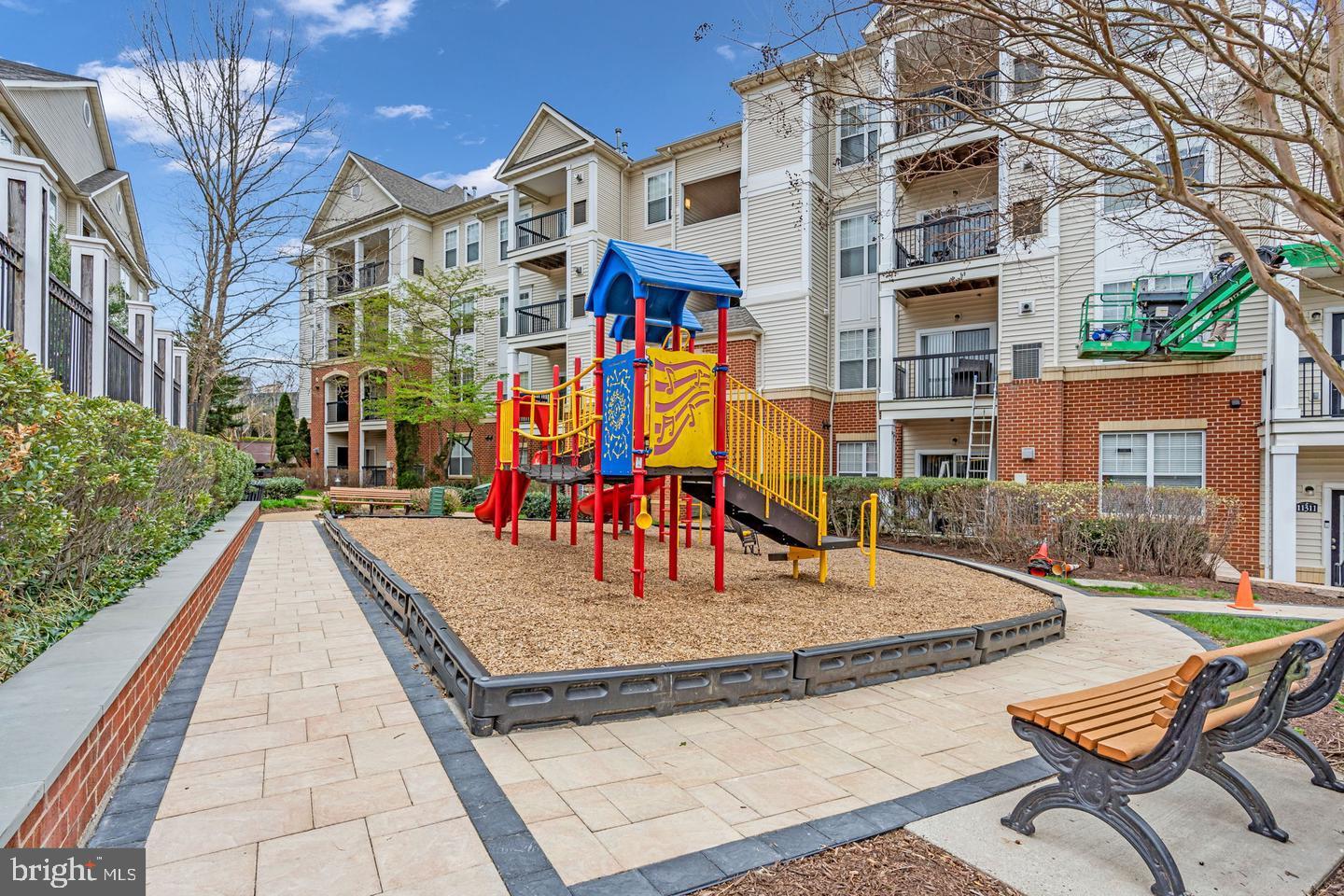 11365 ARISTOTLE DR #9-215, FAIRFAX, Virginia 22030, 2 Bedrooms Bedrooms, ,2 BathroomsBathrooms,Residential,For sale,11365 ARISTOTLE DR #9-215,VAFX2240954 MLS # VAFX2240954