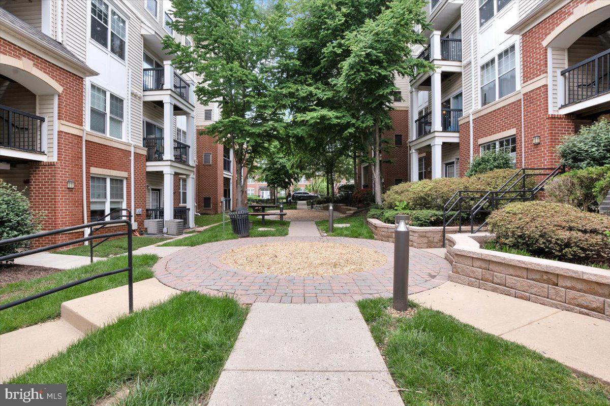 11365 ARISTOTLE DR #9-215, FAIRFAX, Virginia 22030, 2 Bedrooms Bedrooms, ,2 BathroomsBathrooms,Residential,For sale,11365 ARISTOTLE DR #9-215,VAFX2240954 MLS # VAFX2240954