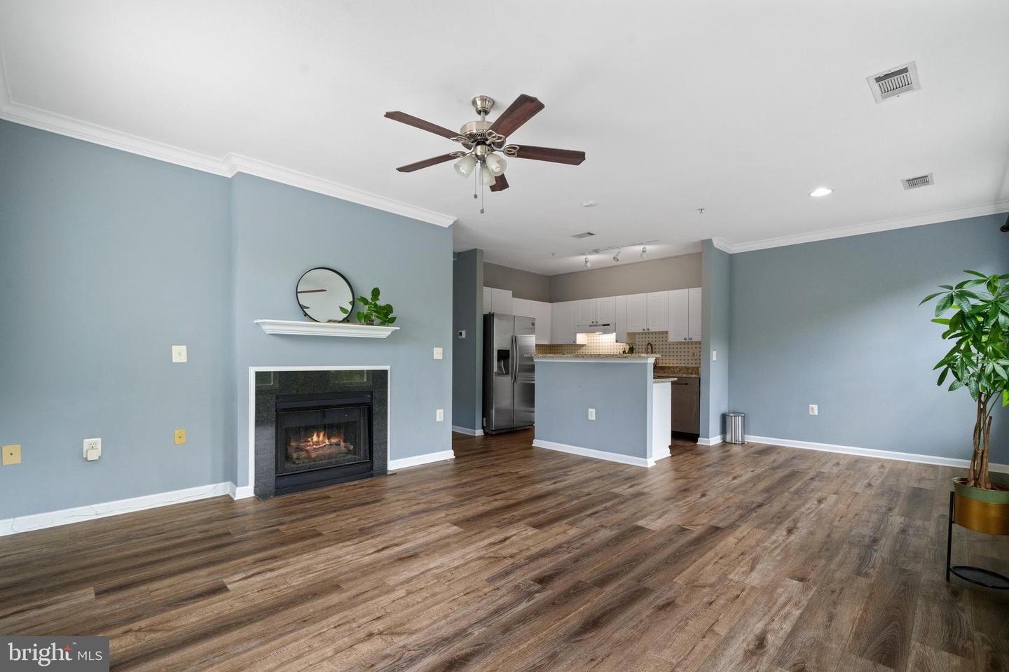 11365 ARISTOTLE DR #9-215, FAIRFAX, Virginia 22030, 2 Bedrooms Bedrooms, ,2 BathroomsBathrooms,Residential,For sale,11365 ARISTOTLE DR #9-215,VAFX2240954 MLS # VAFX2240954