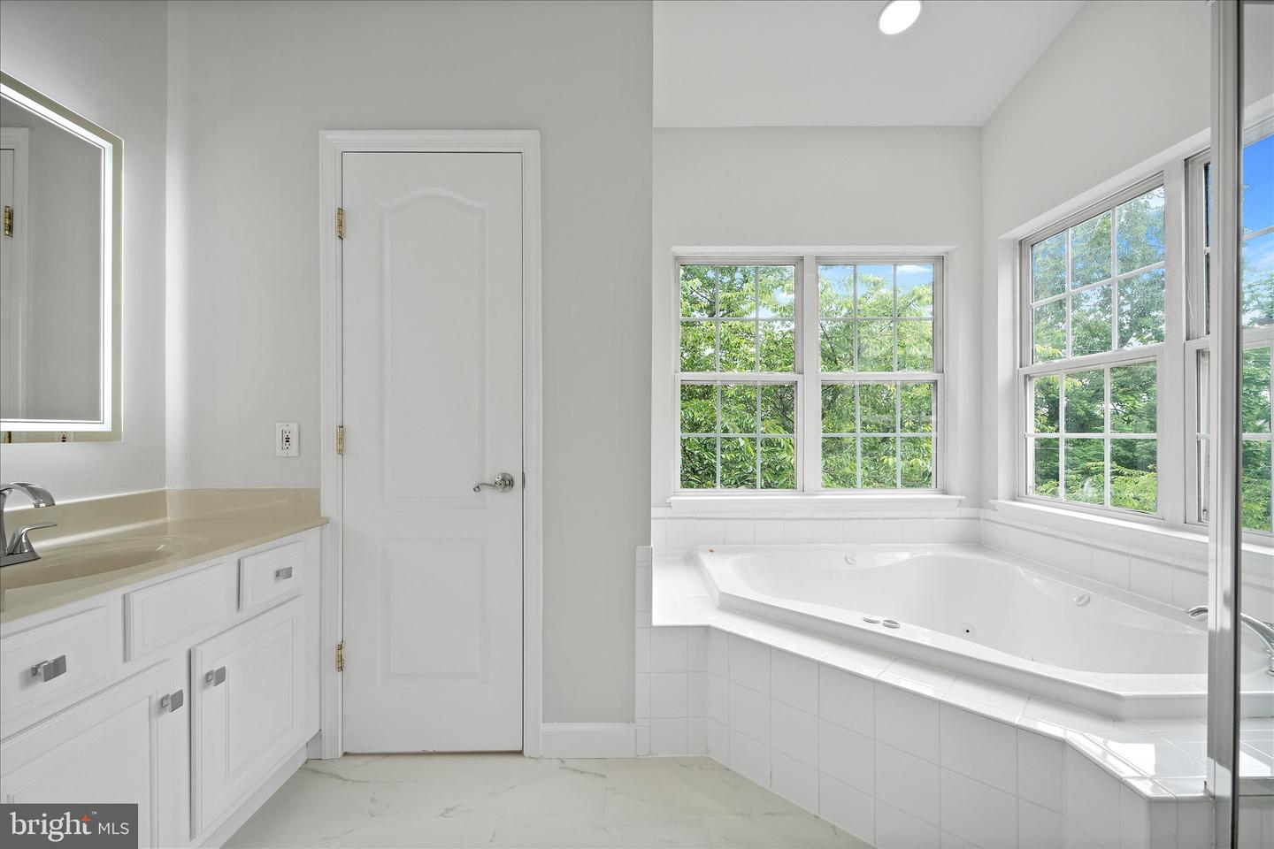 13586 BIG BOULDER RD, HERNDON, Virginia 20171, 3 Bedrooms Bedrooms, ,3 BathroomsBathrooms,Residential,For sale,13586 BIG BOULDER RD,VAFX2240998 MLS # VAFX2240998