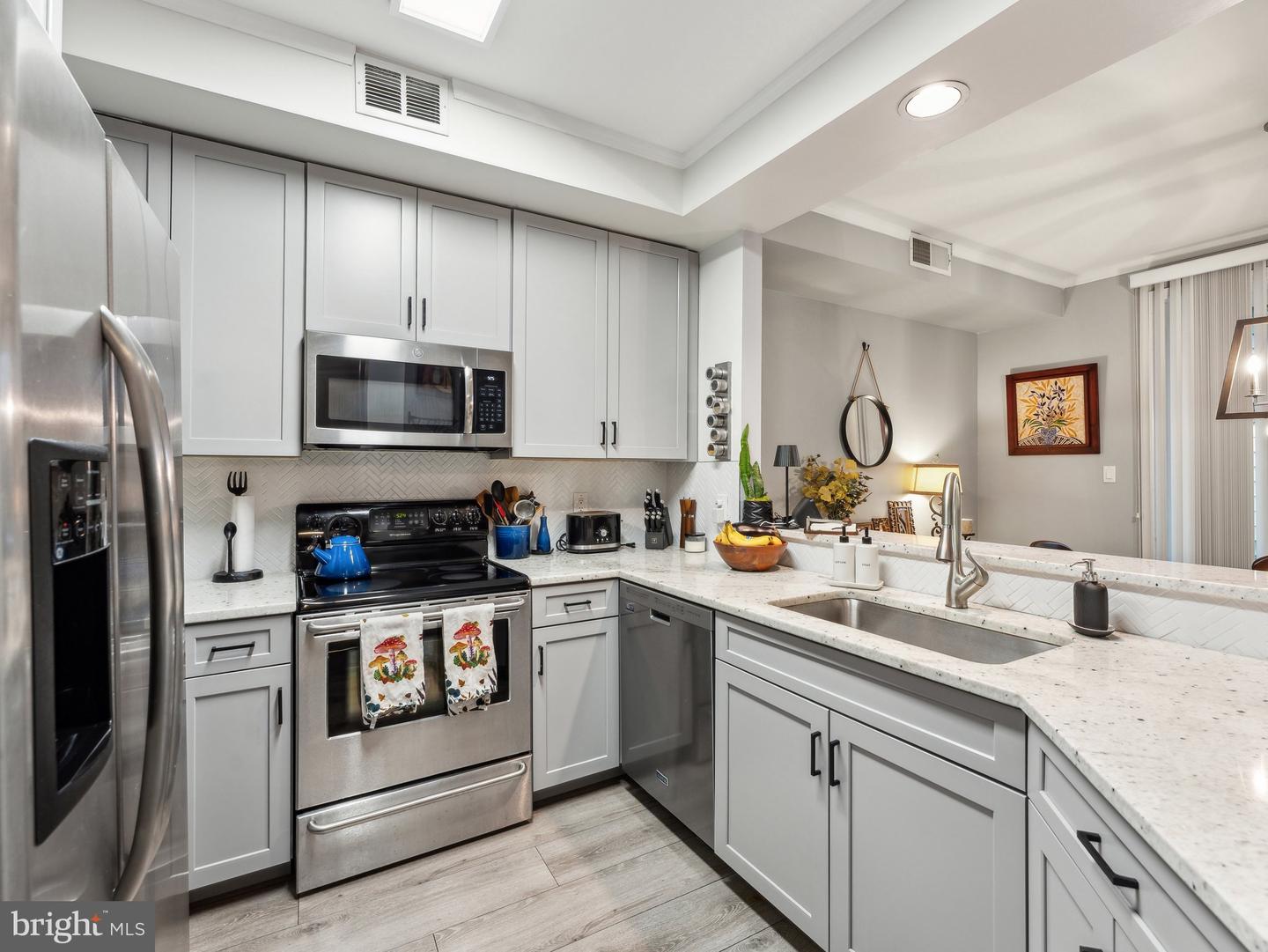 7034 ELLINGHAM CIR #D, ALEXANDRIA, Virginia 22315, 2 Bedrooms Bedrooms, ,2 BathroomsBathrooms,Residential,For sale,7034 ELLINGHAM CIR #D,VAFX2241246 MLS # VAFX2241246