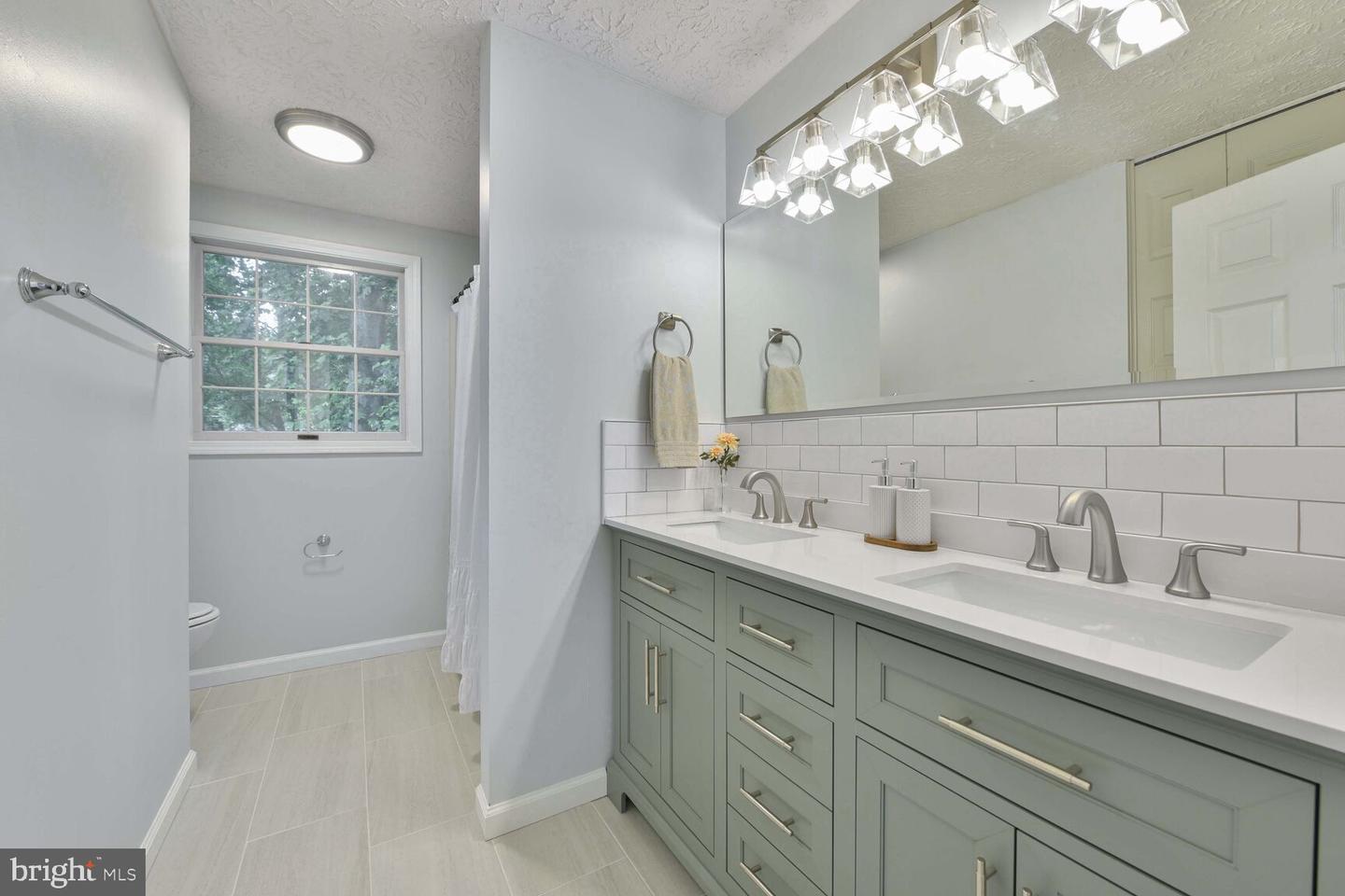 3378 MONARCH LN, ANNANDALE, Virginia 22003, 5 Bedrooms Bedrooms, ,2 BathroomsBathrooms,Residential,For sale,3378 MONARCH LN,VAFX2241508 MLS # VAFX2241508
