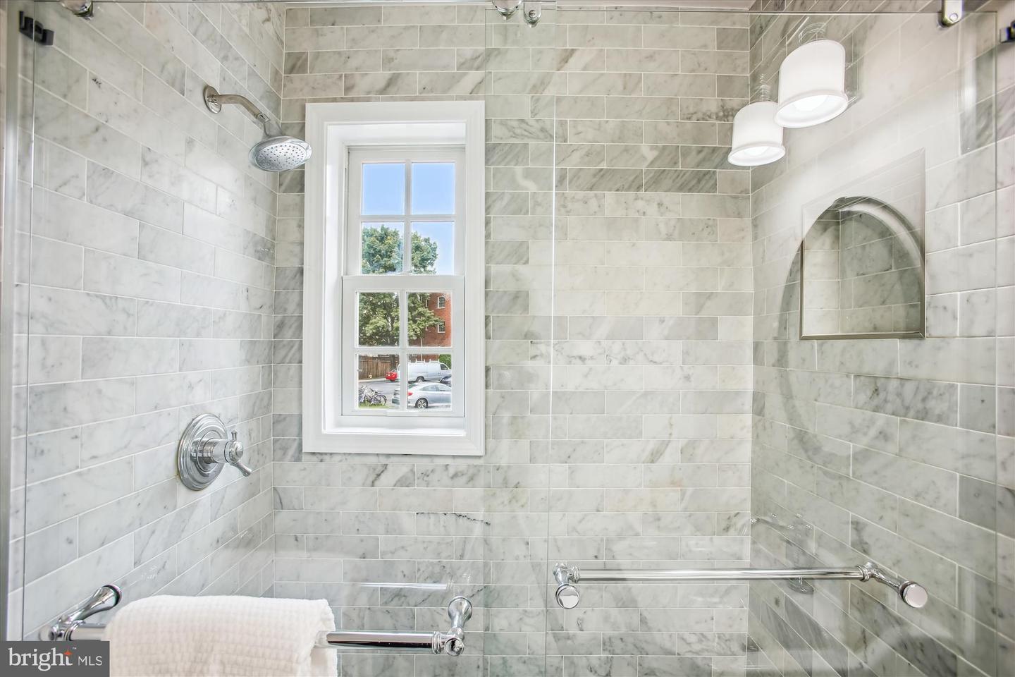 1712 W ABINGDON DR #102, ALEXANDRIA, Virginia 22314, 1 Bedroom Bedrooms, ,1 BathroomBathrooms,Residential,For sale,1712 W ABINGDON DR #102,VAAX2045466 MLS # VAAX2045466