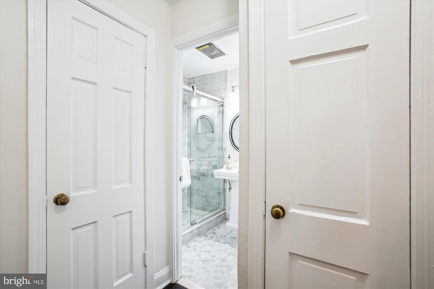 1712 W ABINGDON DR #102, ALEXANDRIA, Virginia 22314, 1 Bedroom Bedrooms, ,1 BathroomBathrooms,Residential,For sale,1712 W ABINGDON DR #102,VAAX2045466 MLS # VAAX2045466