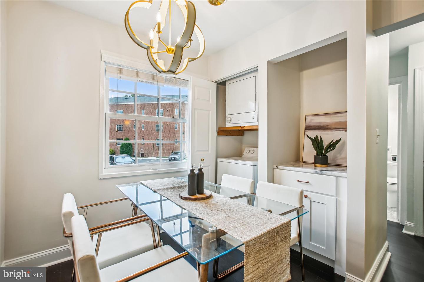 1712 W ABINGDON DR #102, ALEXANDRIA, Virginia 22314, 1 Bedroom Bedrooms, ,1 BathroomBathrooms,Residential,For sale,1712 W ABINGDON DR #102,VAAX2045466 MLS # VAAX2045466