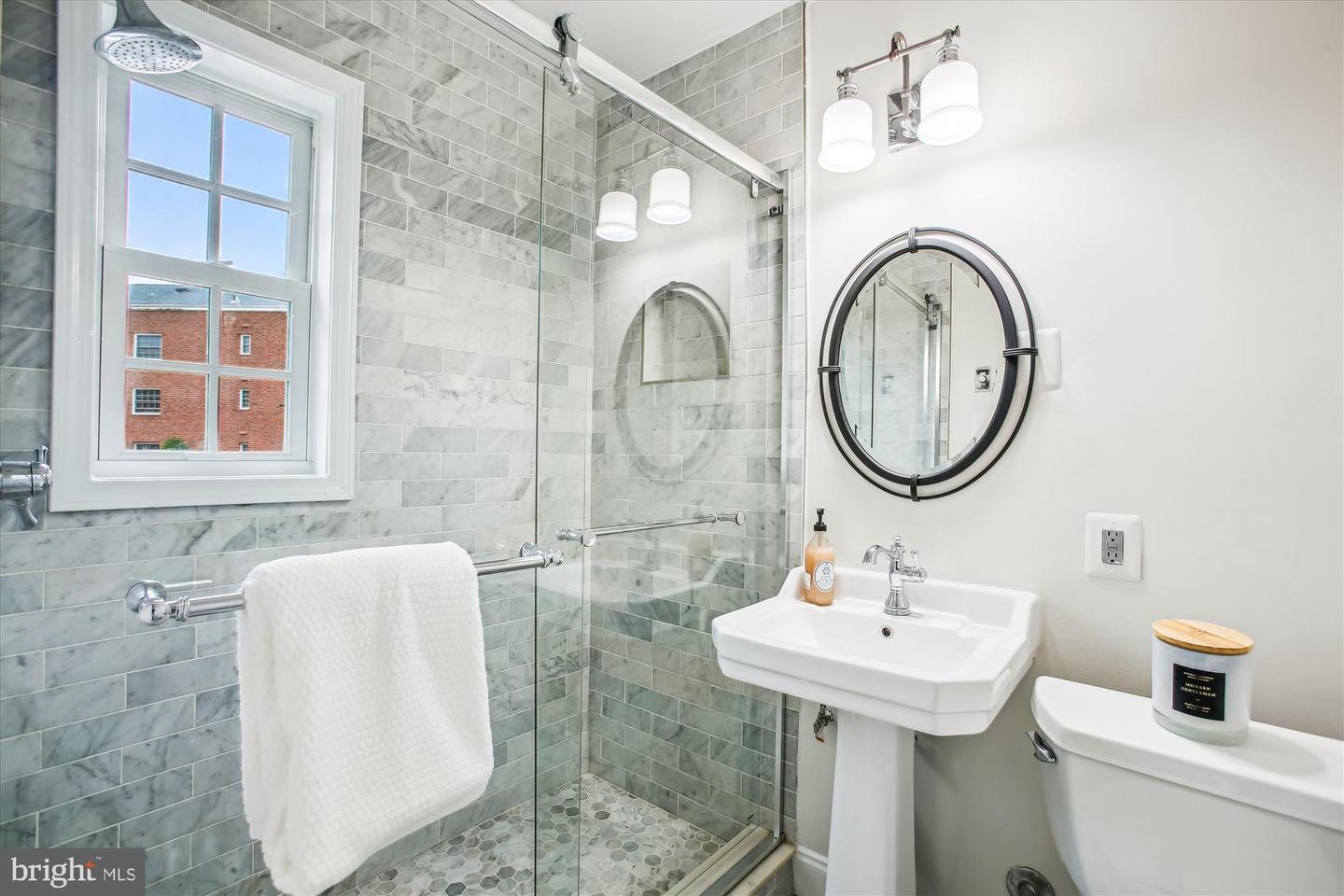 1712 W ABINGDON DR #102, ALEXANDRIA, Virginia 22314, 1 Bedroom Bedrooms, ,1 BathroomBathrooms,Residential,For sale,1712 W ABINGDON DR #102,VAAX2045466 MLS # VAAX2045466