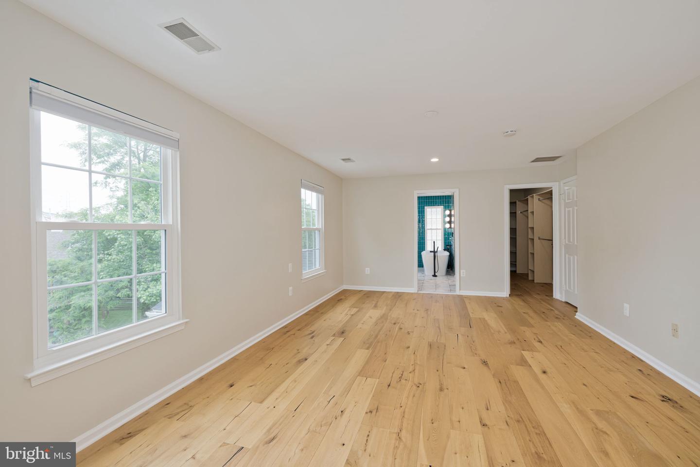6620 CASTLE BAR CT, ALEXANDRIA, Virginia 22315, 5 Bedrooms Bedrooms, ,3 BathroomsBathrooms,Residential,For sale,6620 CASTLE BAR CT,VAFX2241714 MLS # VAFX2241714