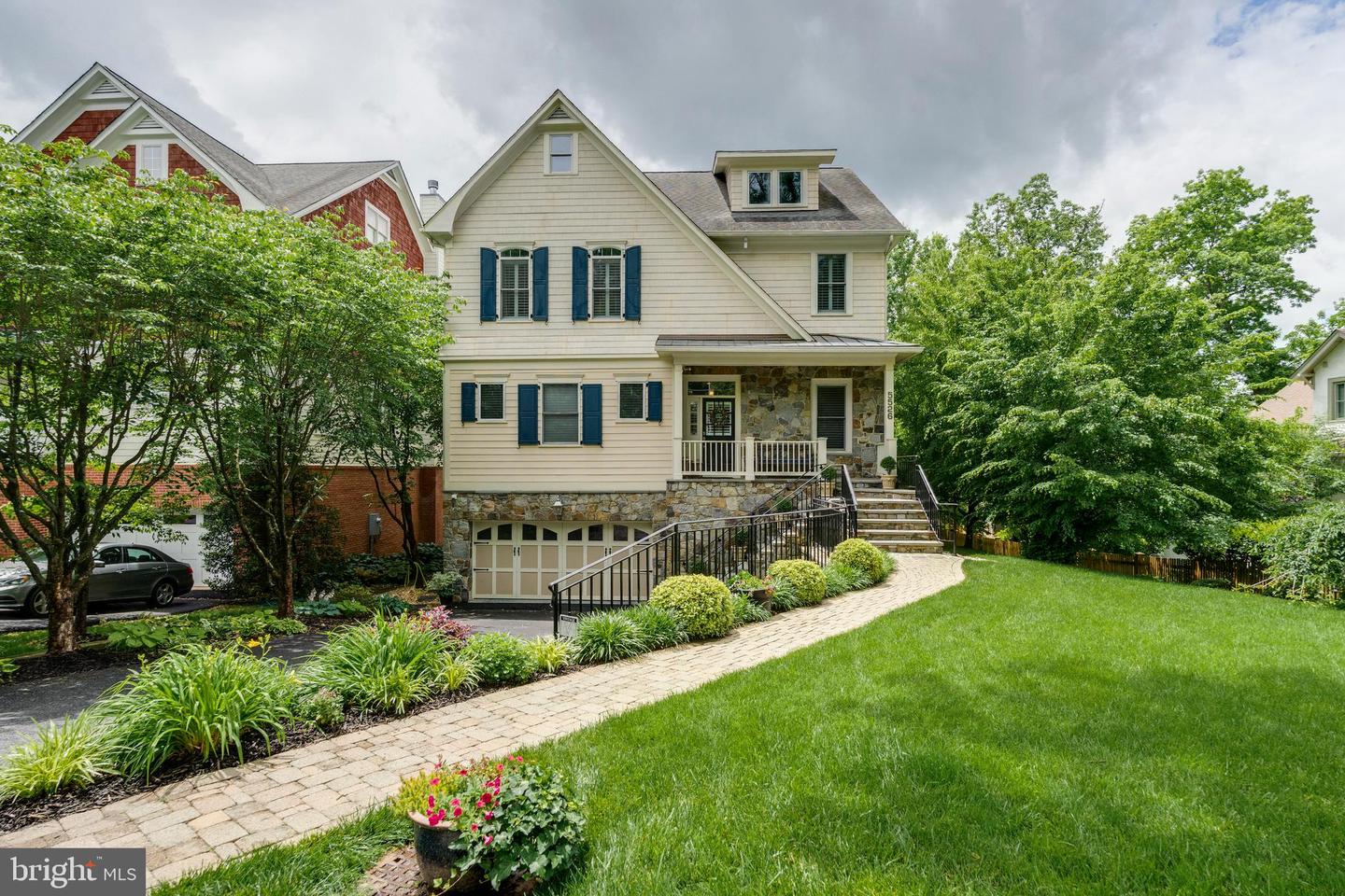 5526 MACARTHUR BLVD NW, WASHINGTON, District Of Columbia 20016, 6 Bedrooms Bedrooms, ,5 BathroomsBathrooms,Residential,For sale,5526 MACARTHUR BLVD NW,DCDC2201326 MLS # DCDC2201326