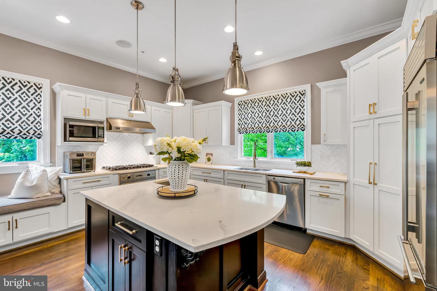 5526 MACARTHUR BLVD NW, WASHINGTON, District Of Columbia 20016, 6 Bedrooms Bedrooms, ,5 BathroomsBathrooms,Residential,For sale,5526 MACARTHUR BLVD NW,DCDC2201326 MLS # DCDC2201326