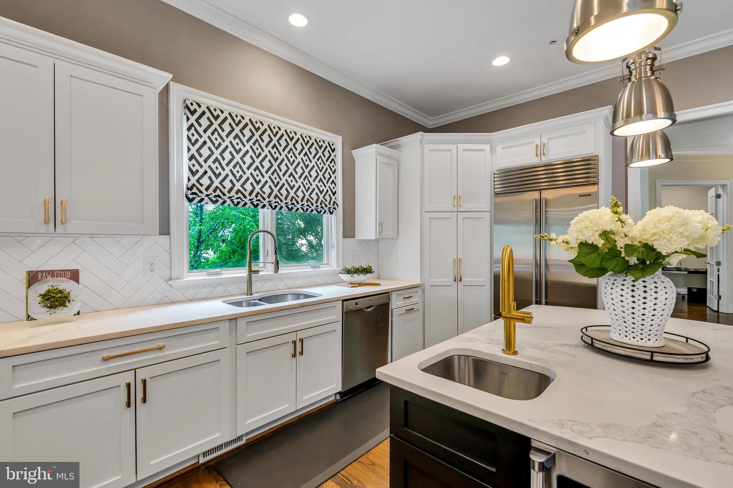 5526 MACARTHUR BLVD NW, WASHINGTON, District Of Columbia 20016, 6 Bedrooms Bedrooms, ,5 BathroomsBathrooms,Residential,For sale,5526 MACARTHUR BLVD NW,DCDC2201326 MLS # DCDC2201326