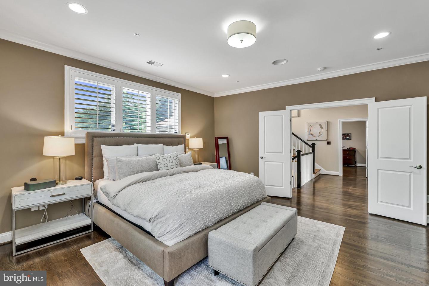 5526 MACARTHUR BLVD NW, WASHINGTON, District Of Columbia 20016, 6 Bedrooms Bedrooms, ,5 BathroomsBathrooms,Residential,For sale,5526 MACARTHUR BLVD NW,DCDC2201326 MLS # DCDC2201326