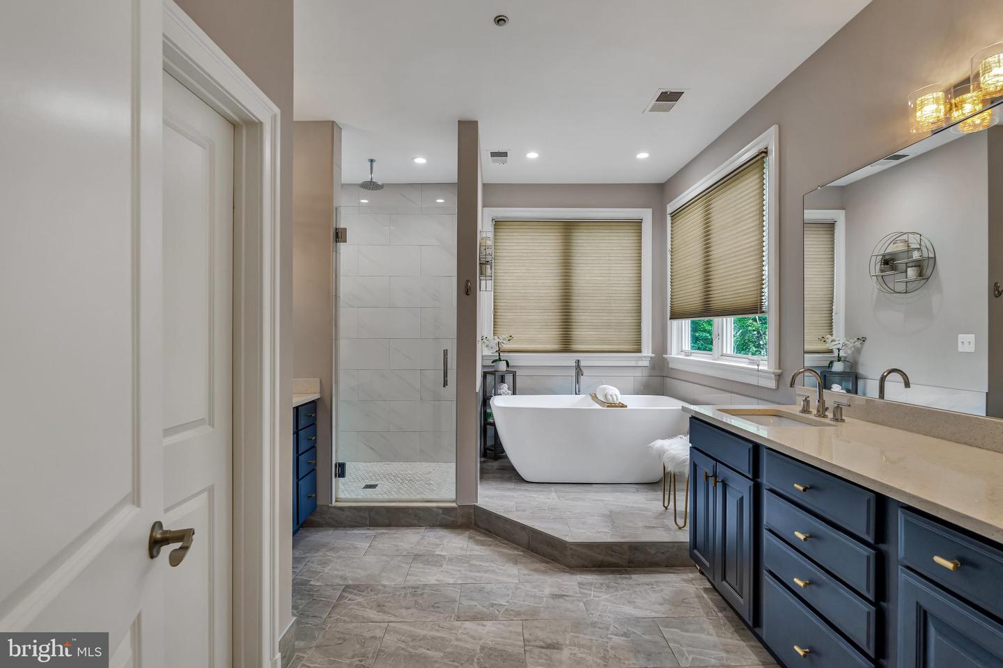 5526 MACARTHUR BLVD NW, WASHINGTON, District Of Columbia 20016, 6 Bedrooms Bedrooms, ,5 BathroomsBathrooms,Residential,For sale,5526 MACARTHUR BLVD NW,DCDC2201326 MLS # DCDC2201326