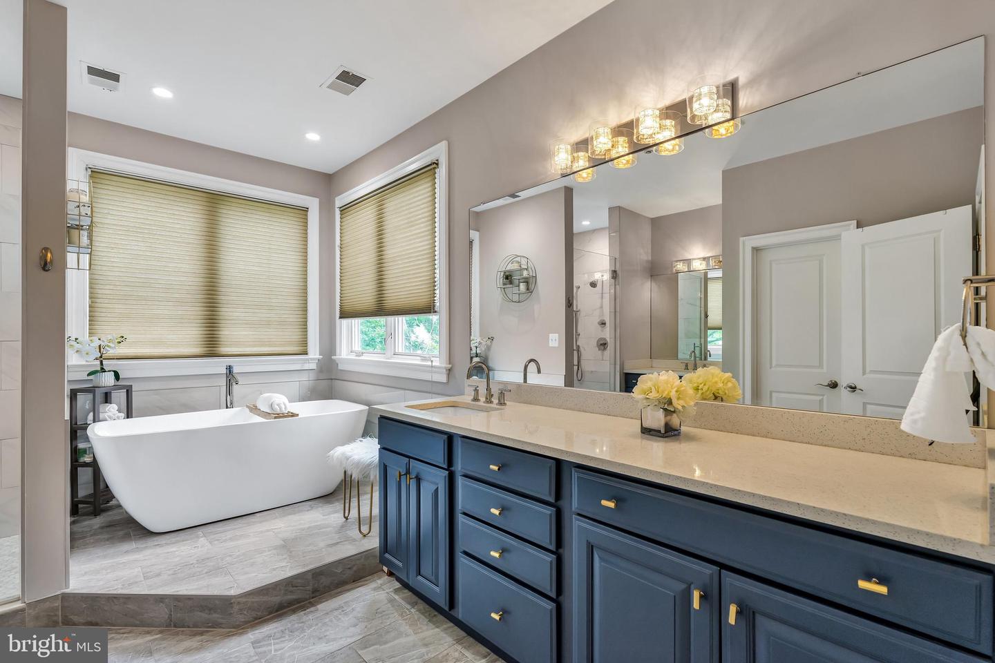 5526 MACARTHUR BLVD NW, WASHINGTON, District Of Columbia 20016, 6 Bedrooms Bedrooms, ,5 BathroomsBathrooms,Residential,For sale,5526 MACARTHUR BLVD NW,DCDC2201326 MLS # DCDC2201326
