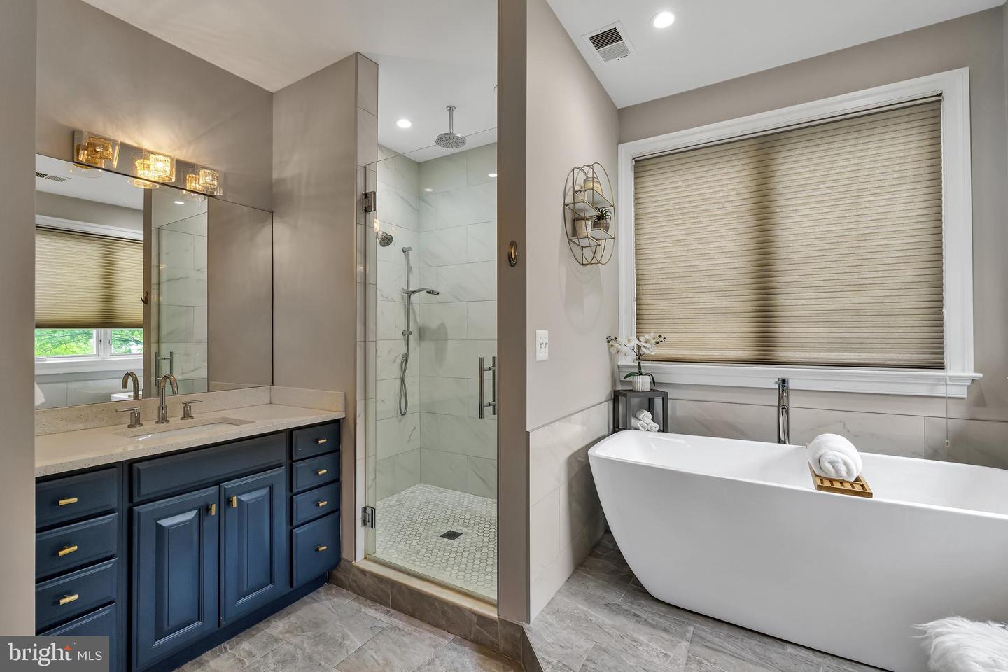 5526 MACARTHUR BLVD NW, WASHINGTON, District Of Columbia 20016, 6 Bedrooms Bedrooms, ,5 BathroomsBathrooms,Residential,For sale,5526 MACARTHUR BLVD NW,DCDC2201326 MLS # DCDC2201326