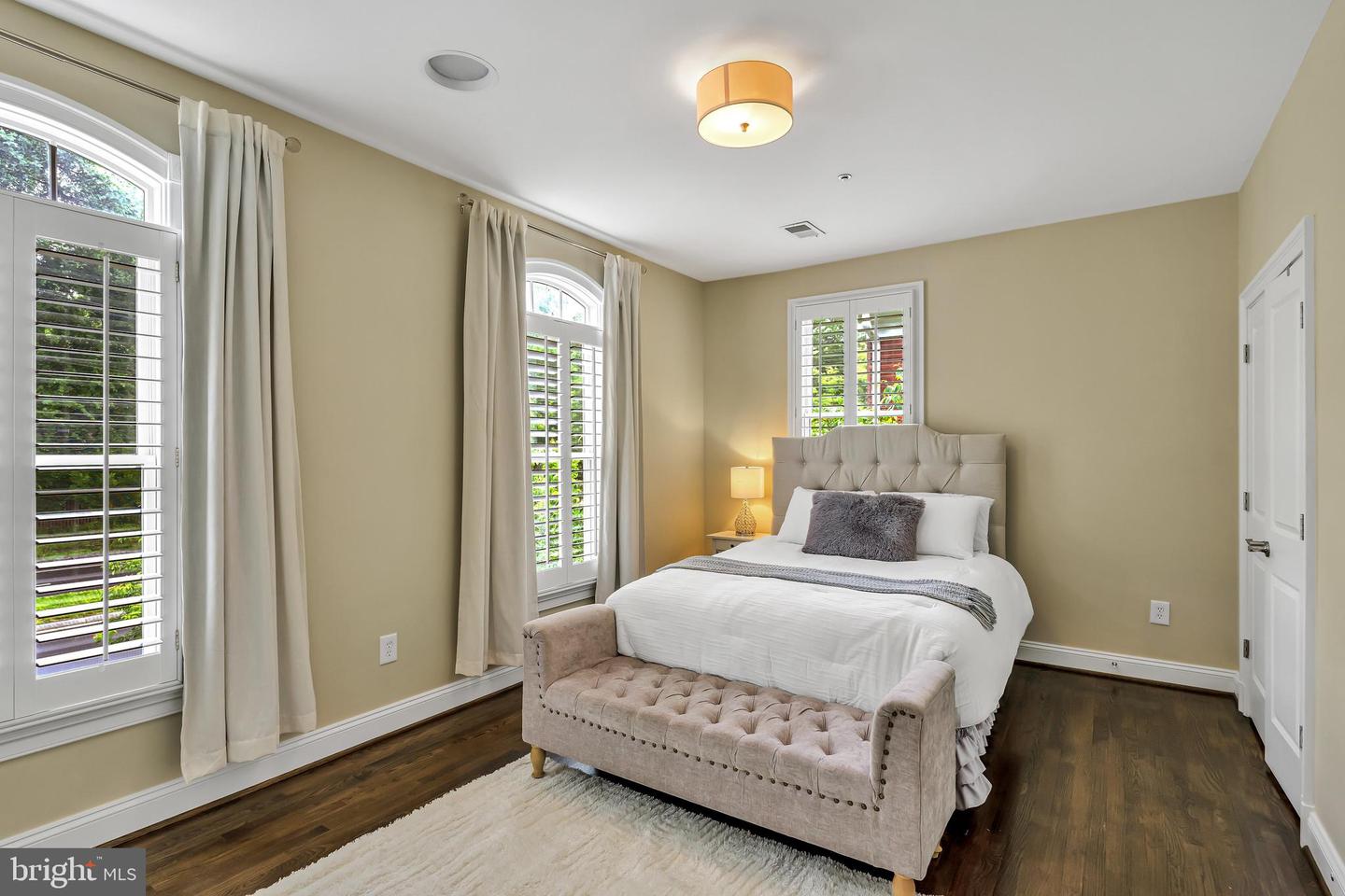 5526 MACARTHUR BLVD NW, WASHINGTON, District Of Columbia 20016, 6 Bedrooms Bedrooms, ,5 BathroomsBathrooms,Residential,For sale,5526 MACARTHUR BLVD NW,DCDC2201326 MLS # DCDC2201326