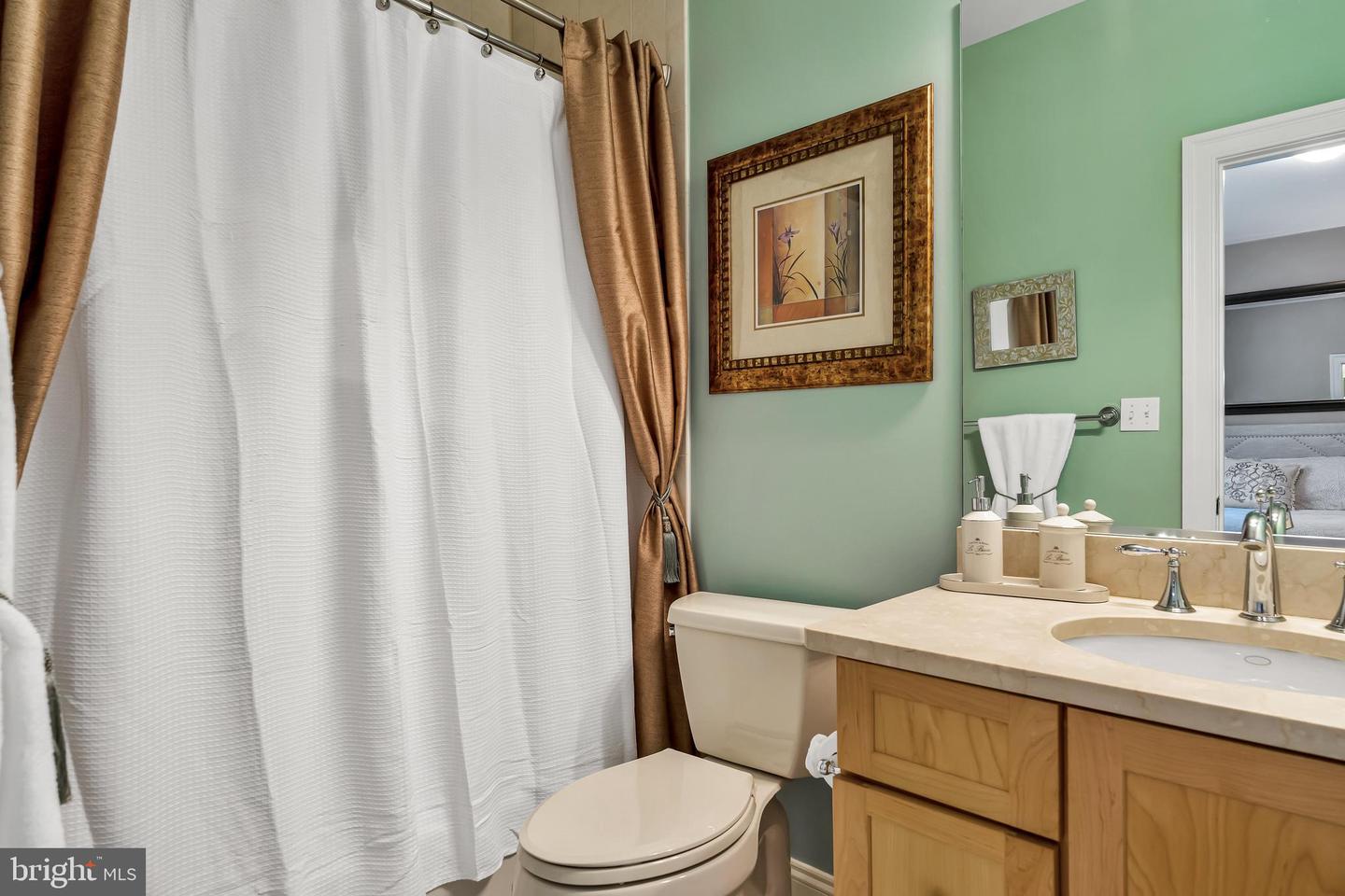 5526 MACARTHUR BLVD NW, WASHINGTON, District Of Columbia 20016, 6 Bedrooms Bedrooms, ,5 BathroomsBathrooms,Residential,For sale,5526 MACARTHUR BLVD NW,DCDC2201326 MLS # DCDC2201326