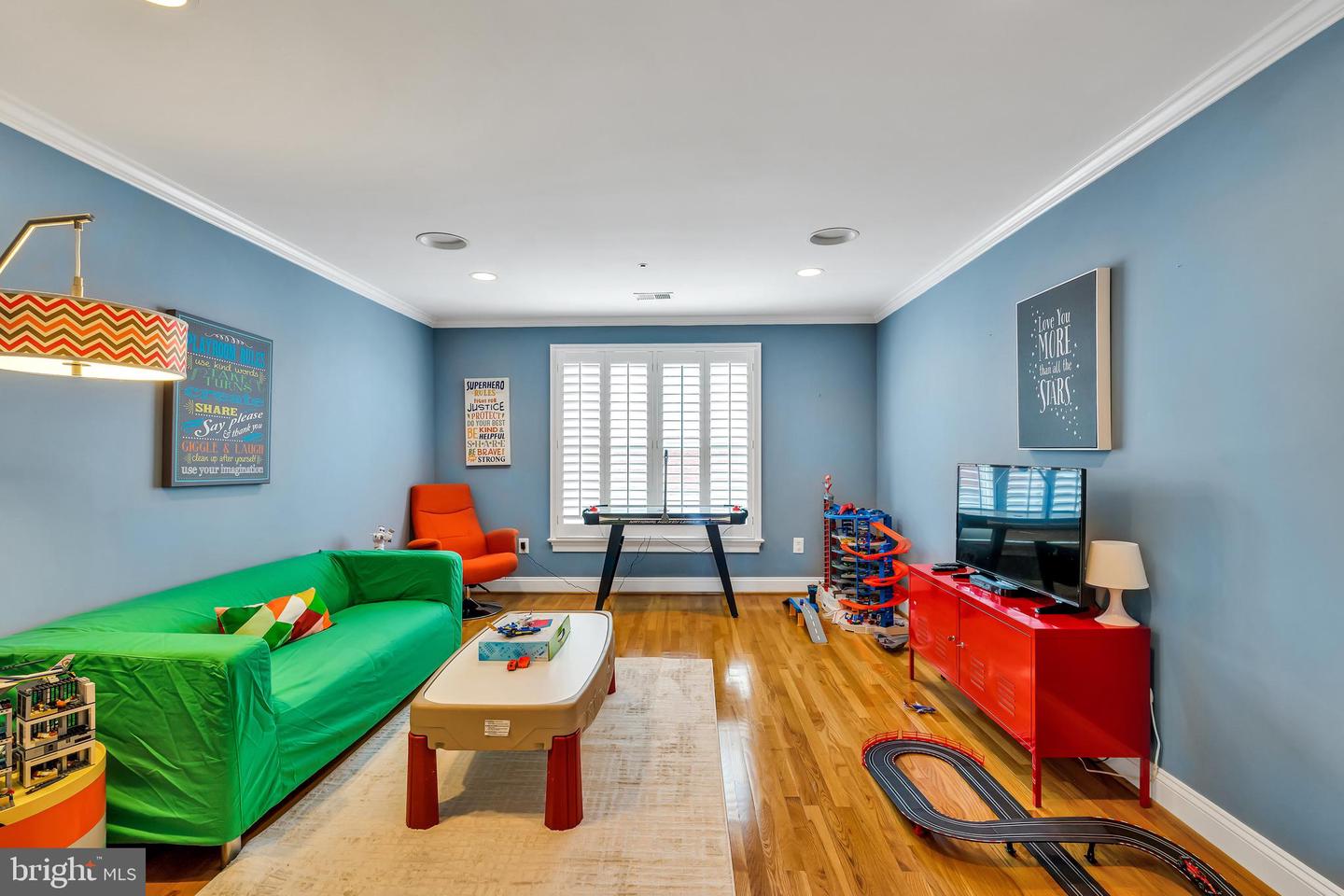 5526 MACARTHUR BLVD NW, WASHINGTON, District Of Columbia 20016, 6 Bedrooms Bedrooms, ,5 BathroomsBathrooms,Residential,For sale,5526 MACARTHUR BLVD NW,DCDC2201326 MLS # DCDC2201326