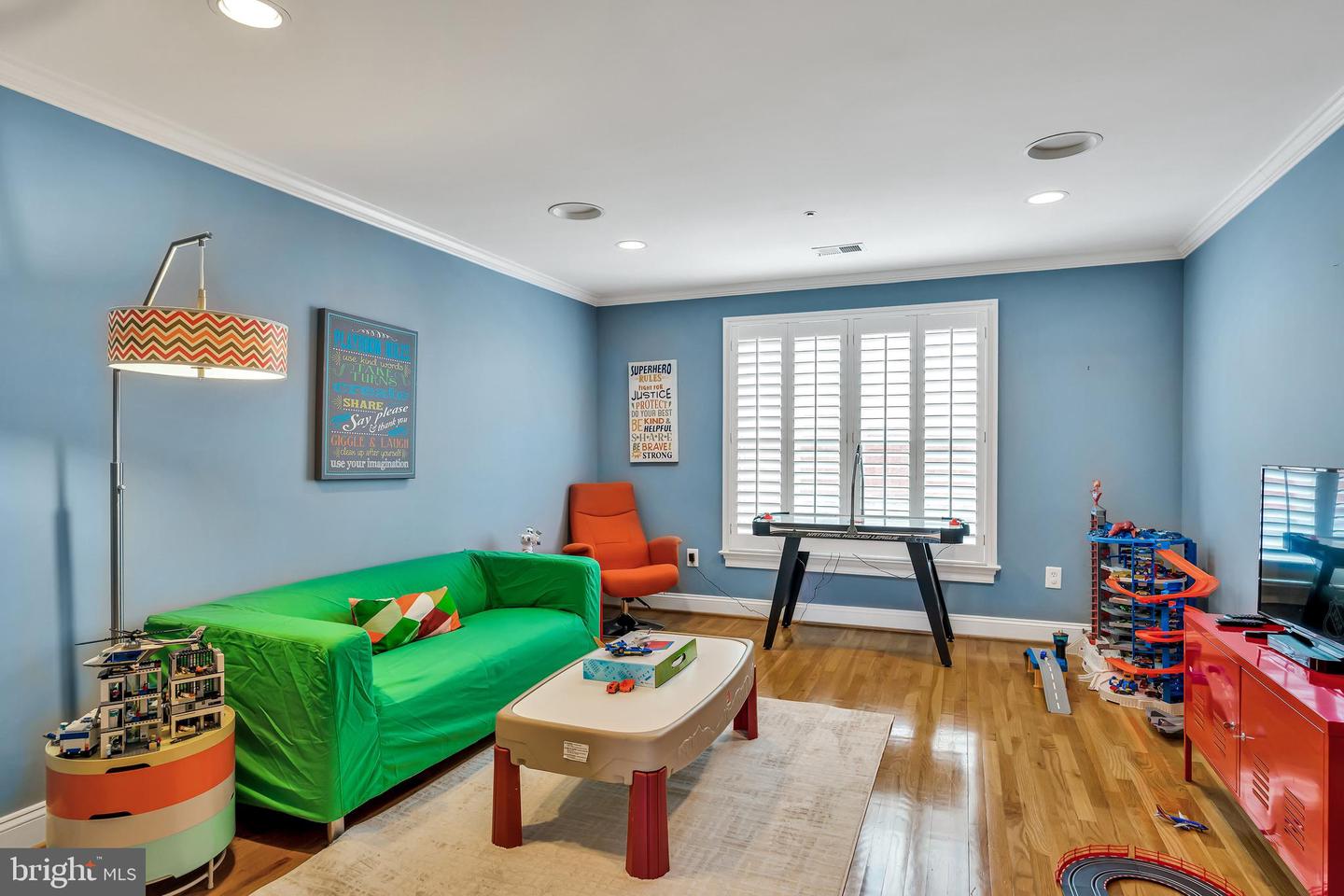 5526 MACARTHUR BLVD NW, WASHINGTON, District Of Columbia 20016, 6 Bedrooms Bedrooms, ,5 BathroomsBathrooms,Residential,For sale,5526 MACARTHUR BLVD NW,DCDC2201326 MLS # DCDC2201326