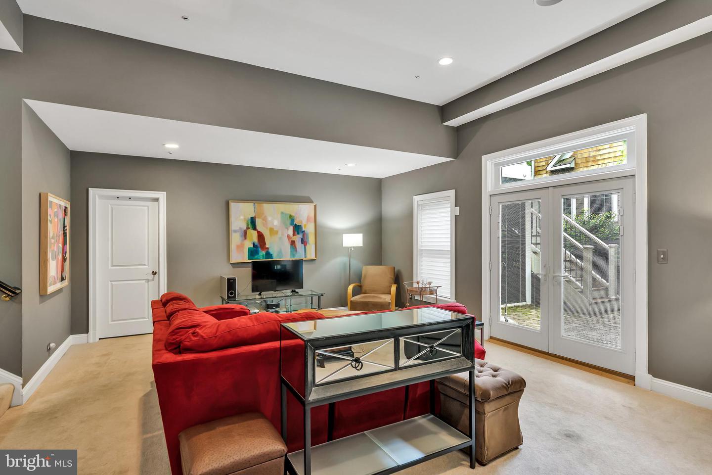 5526 MACARTHUR BLVD NW, WASHINGTON, District Of Columbia 20016, 6 Bedrooms Bedrooms, ,5 BathroomsBathrooms,Residential,For sale,5526 MACARTHUR BLVD NW,DCDC2201326 MLS # DCDC2201326