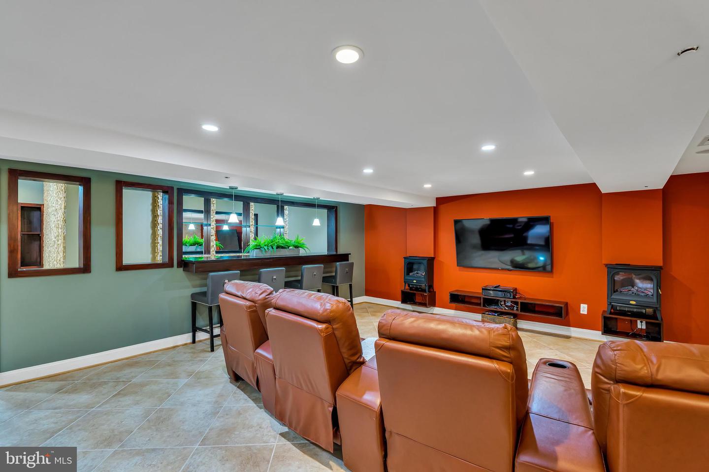 5526 MACARTHUR BLVD NW, WASHINGTON, District Of Columbia 20016, 6 Bedrooms Bedrooms, ,5 BathroomsBathrooms,Residential,For sale,5526 MACARTHUR BLVD NW,DCDC2201326 MLS # DCDC2201326