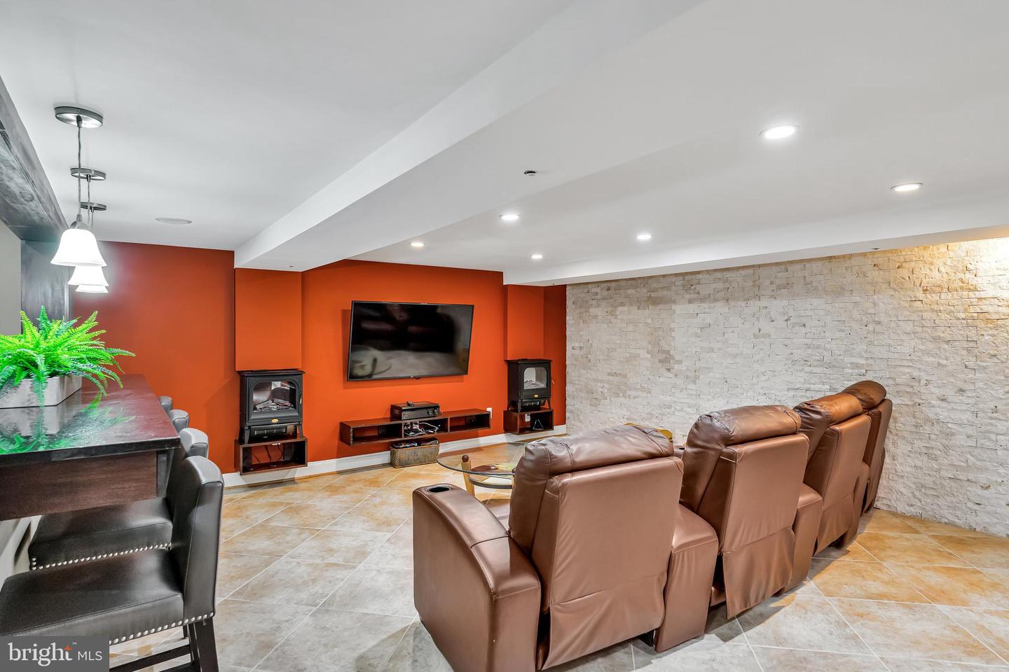 5526 MACARTHUR BLVD NW, WASHINGTON, District Of Columbia 20016, 6 Bedrooms Bedrooms, ,5 BathroomsBathrooms,Residential,For sale,5526 MACARTHUR BLVD NW,DCDC2201326 MLS # DCDC2201326