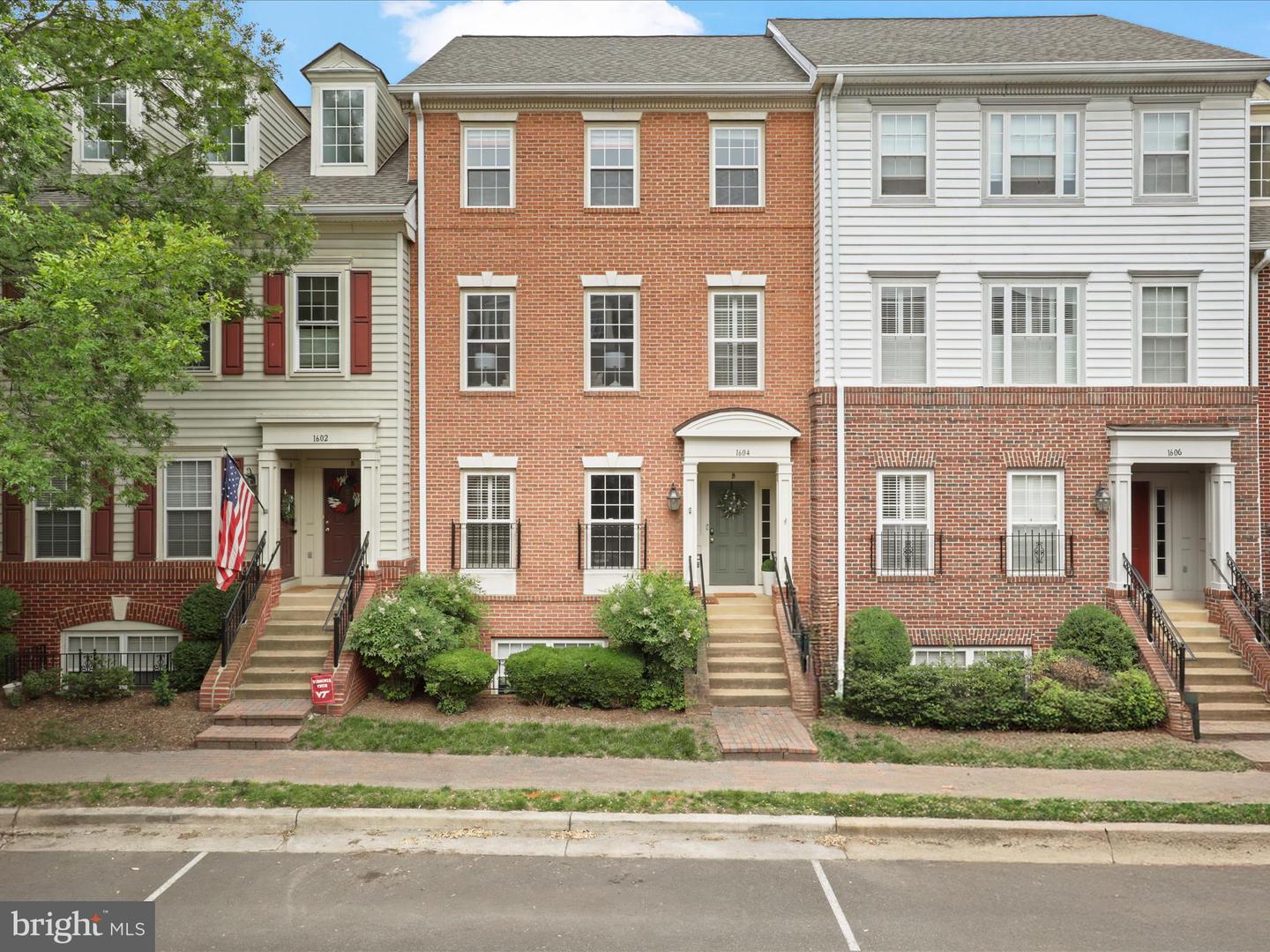 1604-B HUNTING CREEK DR #B, ALEXANDRIA, Virginia 22314, 3 Bedrooms Bedrooms, ,2 BathroomsBathrooms,Residential,For sale,1604-B HUNTING CREEK DR #B,VAAX2045484 MLS # VAAX2045484