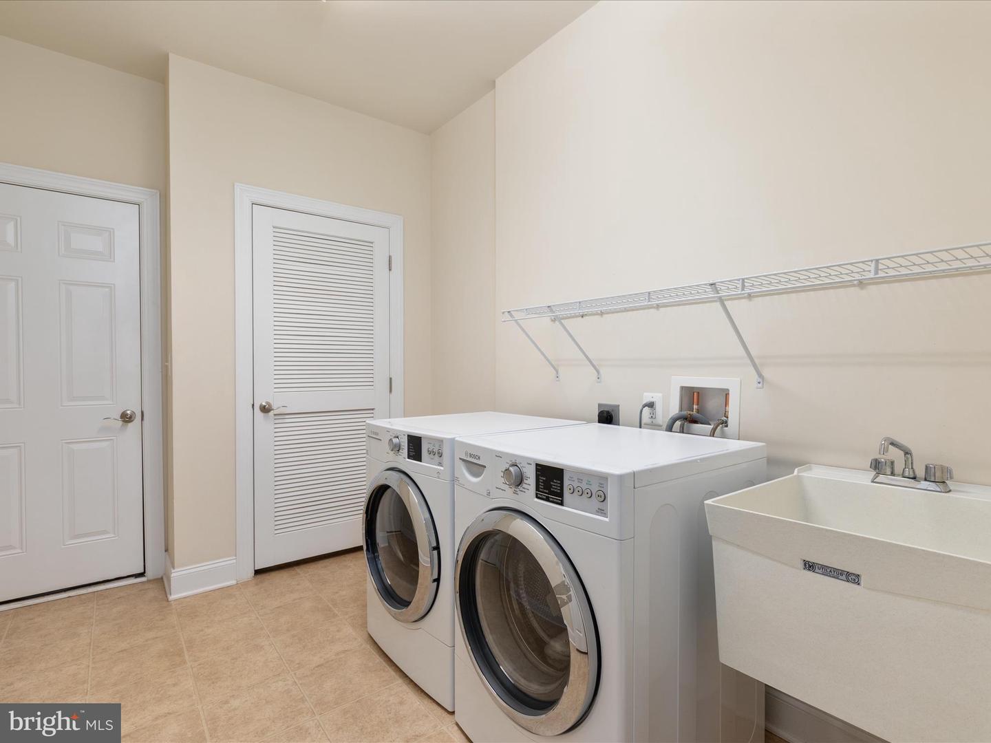 4861 PALMERS RIDGE CT, HAYMARKET, Virginia 20169, 3 Bedrooms Bedrooms, ,3 BathroomsBathrooms,Residential,For sale,4861 PALMERS RIDGE CT,VAPW2095054 MLS # VAPW2095054