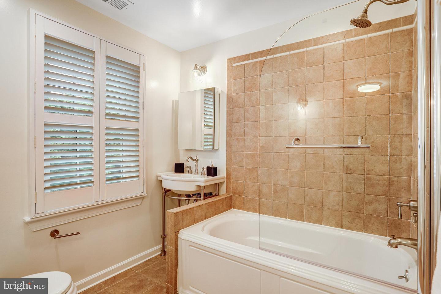 3103 OLIVER ST NW, WASHINGTON, District Of Columbia 20015, 4 Bedrooms Bedrooms, ,3 BathroomsBathrooms,Residential,For sale,3103 OLIVER ST NW,DCDC2201632 MLS # DCDC2201632