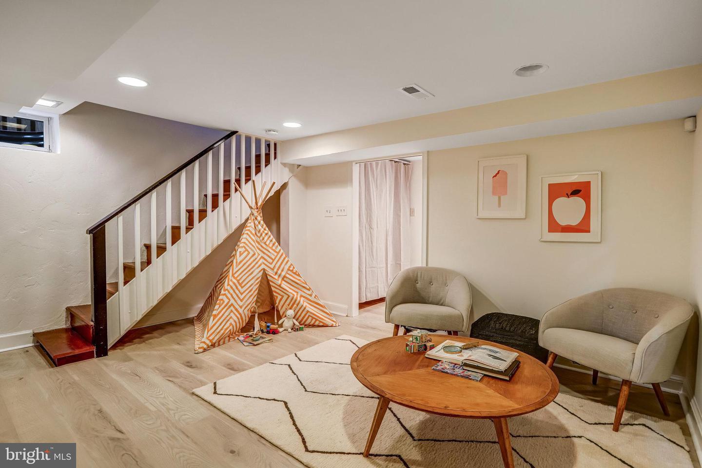 3103 OLIVER ST NW, WASHINGTON, District Of Columbia 20015, 4 Bedrooms Bedrooms, ,3 BathroomsBathrooms,Residential,For sale,3103 OLIVER ST NW,DCDC2201632 MLS # DCDC2201632